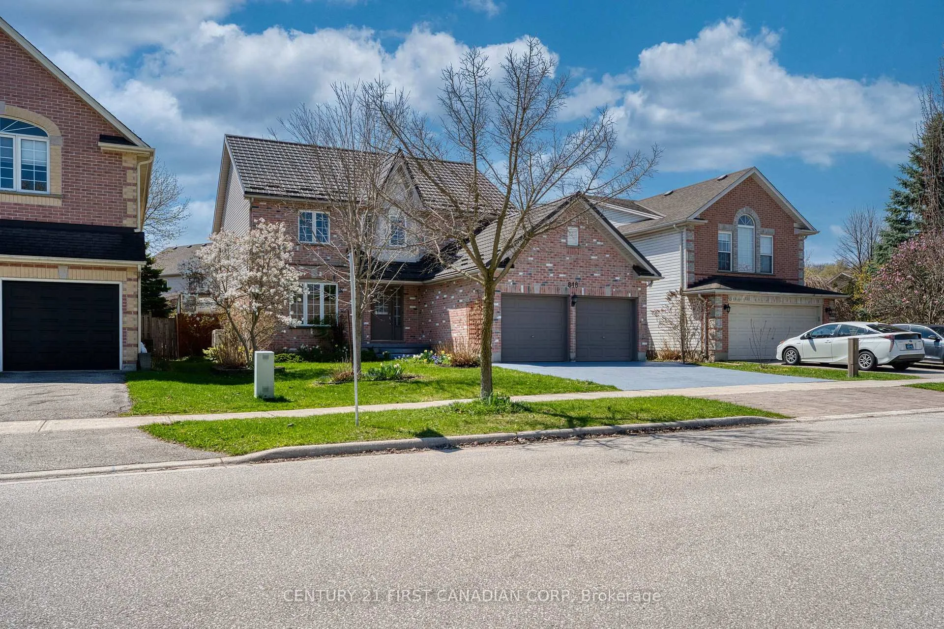 Photo 2 of 848 Guildwood Boulevard, London, North M — HOMEH