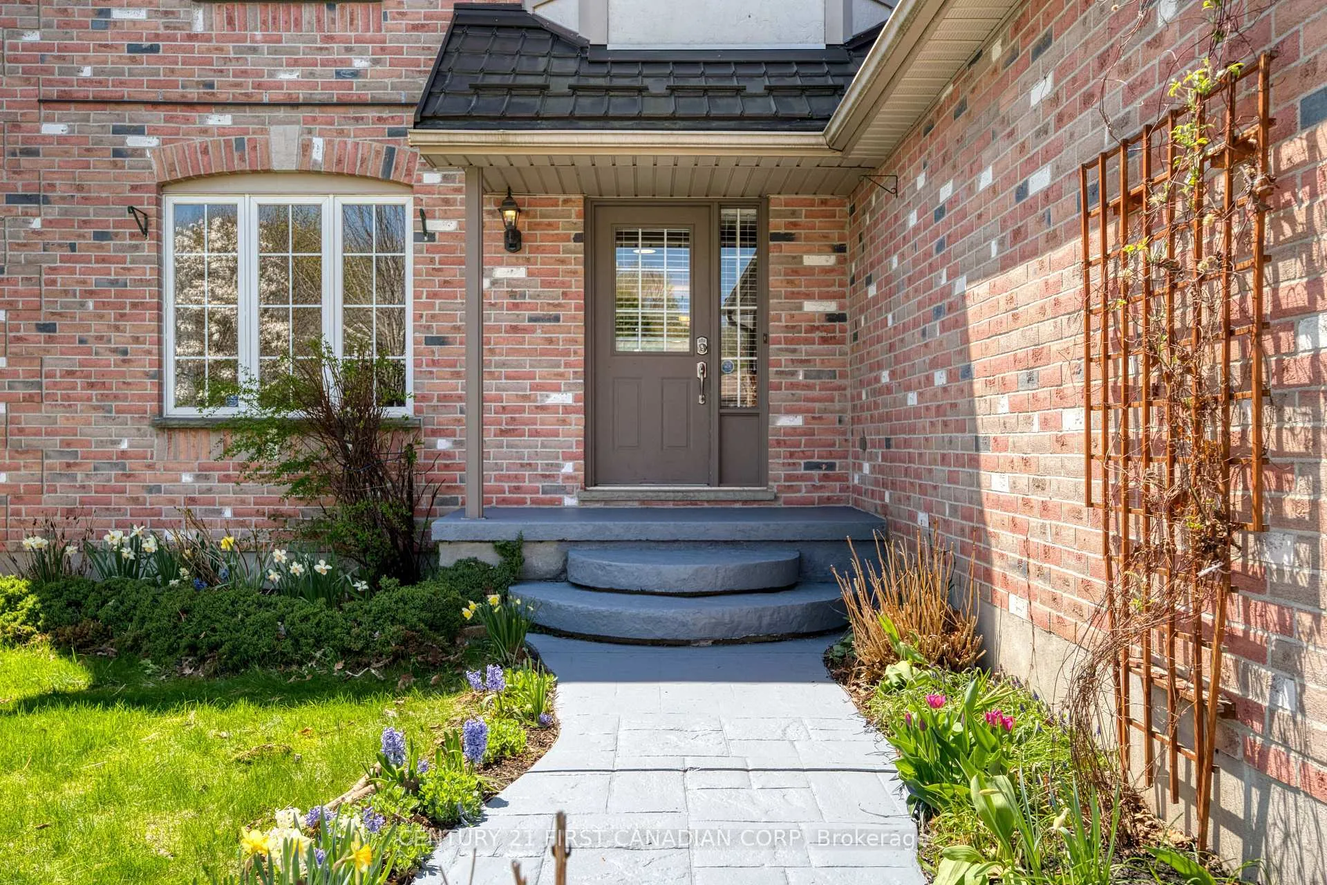 Photo 7 of 848 Guildwood Boulevard, London, North M — HOMEH