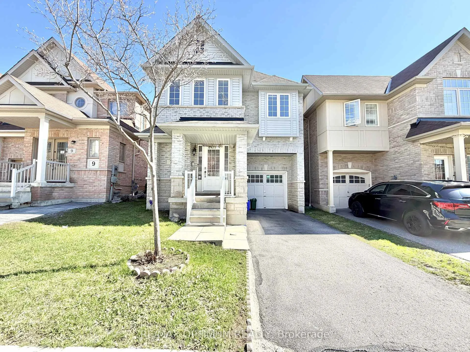 Photo 2 of 7 Barnham Street, Ajax, Central East — HOMEH