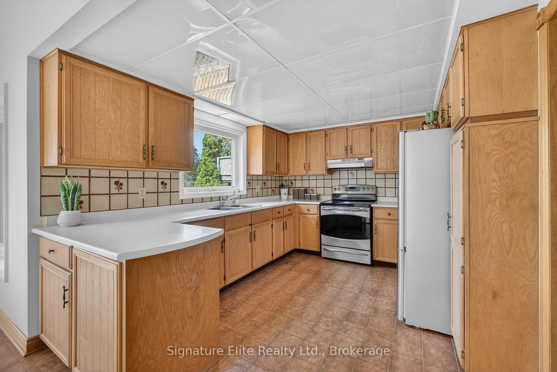 Photo 8 of 108 Golf Links Drive, Aurora, Aurora Highlands — HOMEH