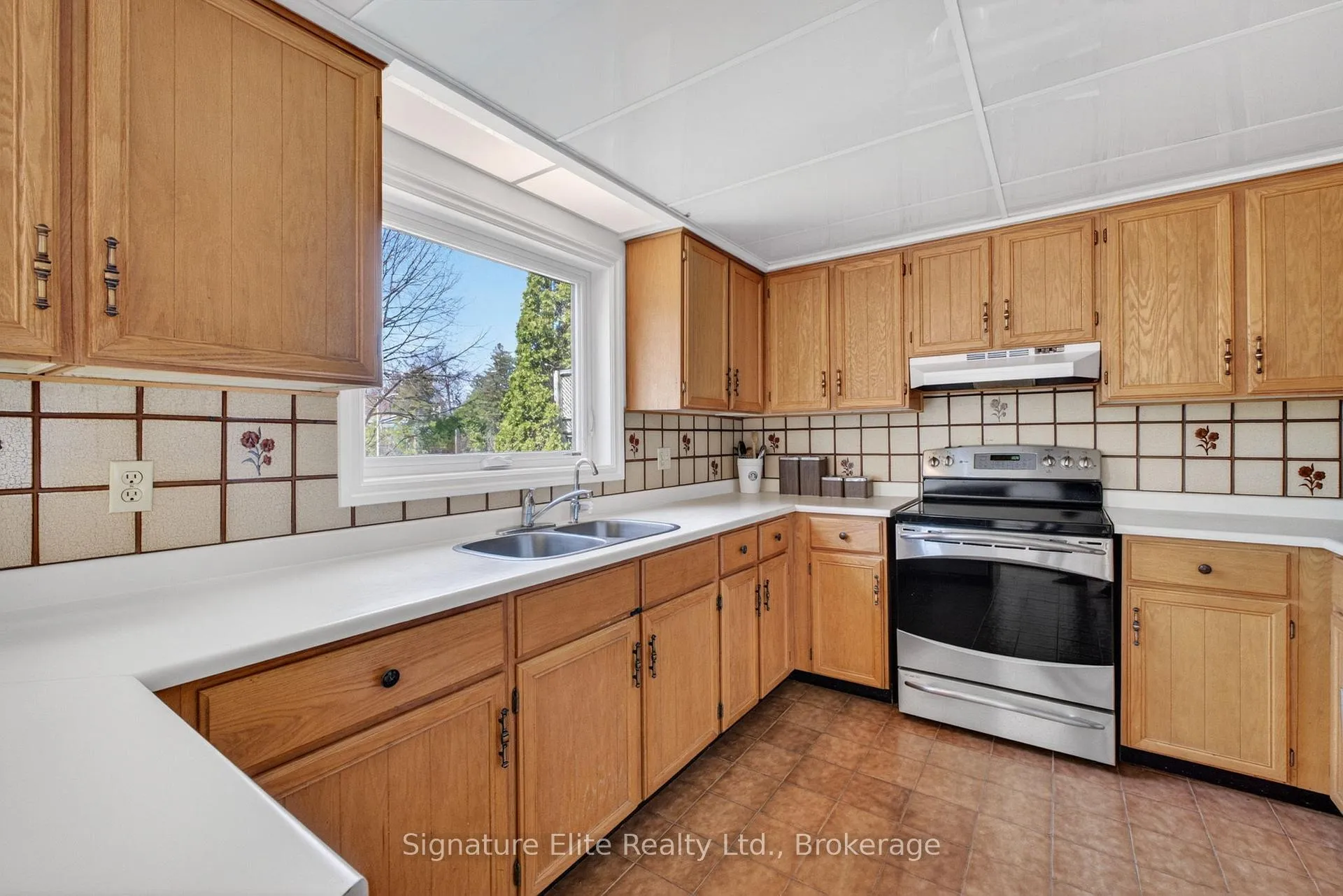 Photo 9 of 108 Golf Links Drive, Aurora, Aurora Highlands — HOMEH