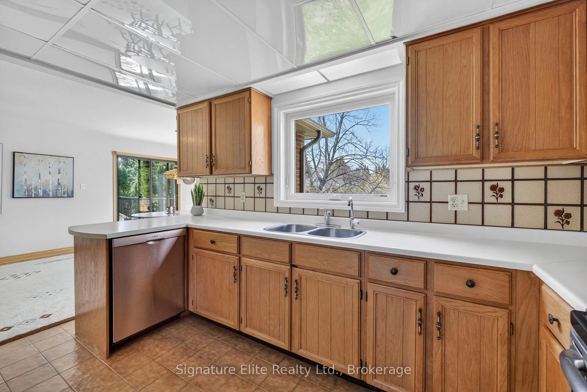 Photo 10 of 108 Golf Links Drive, Aurora, Aurora Highlands — HOMEH