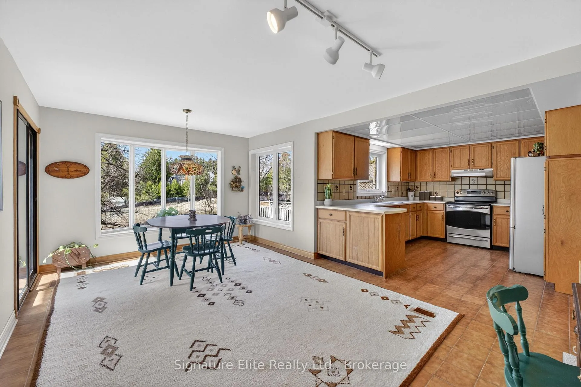 Photo 12 of 108 Golf Links Drive, Aurora, Aurora Highlands — HOMEH