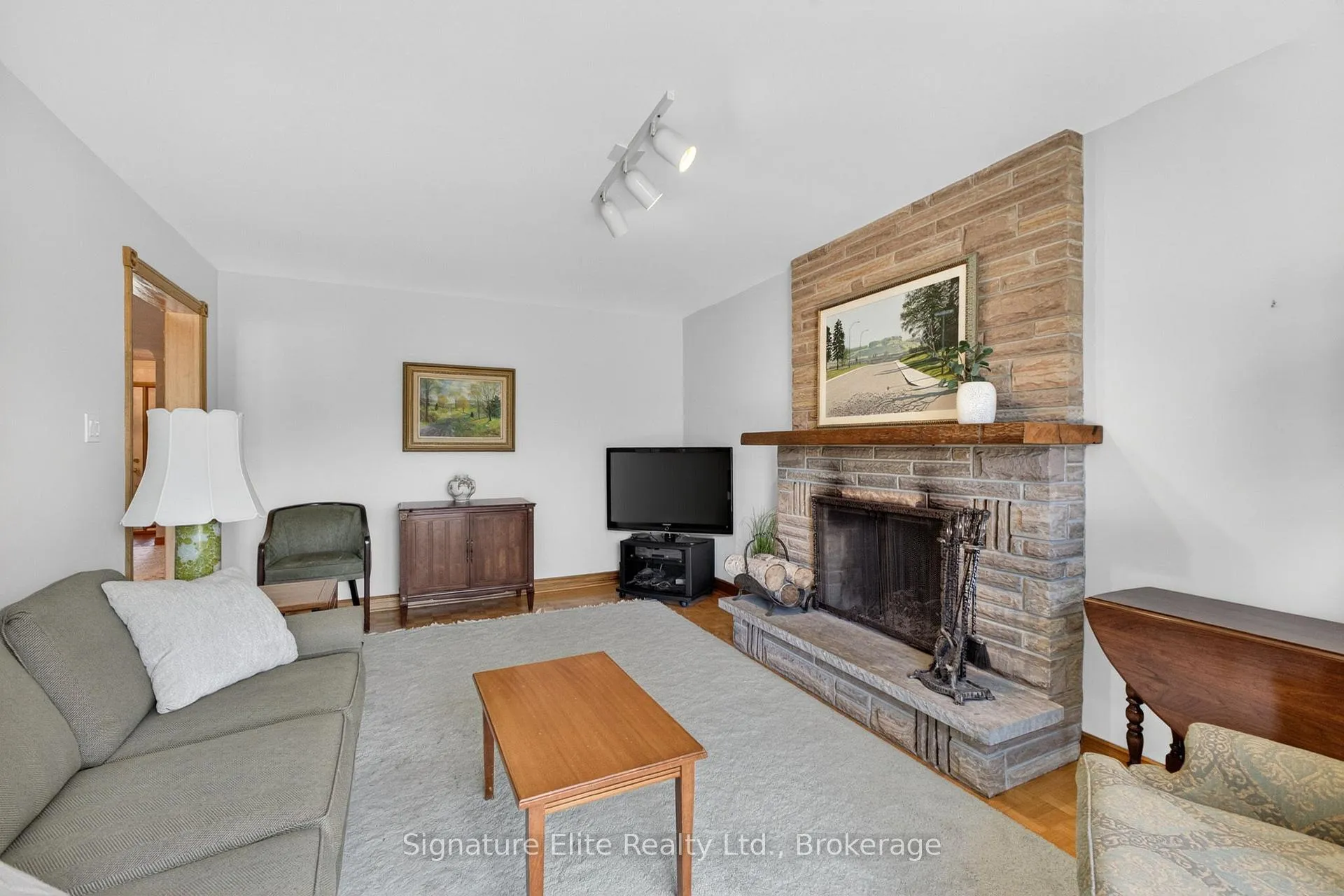 Photo 18 of 108 Golf Links Drive, Aurora, Aurora Highlands — HOMEH