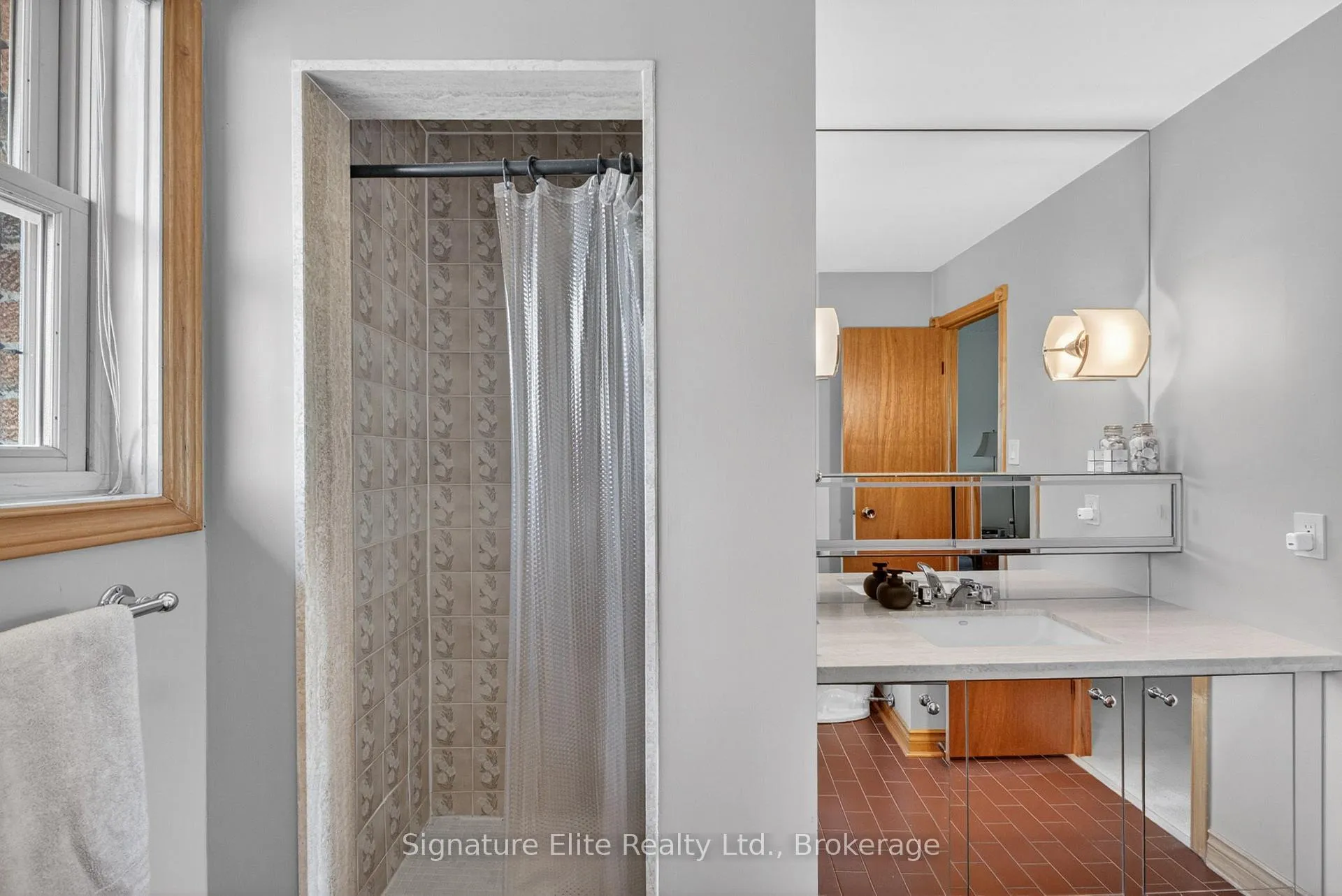 Photo 31 of 108 Golf Links Drive, Aurora, Aurora Highlands — HOMEH