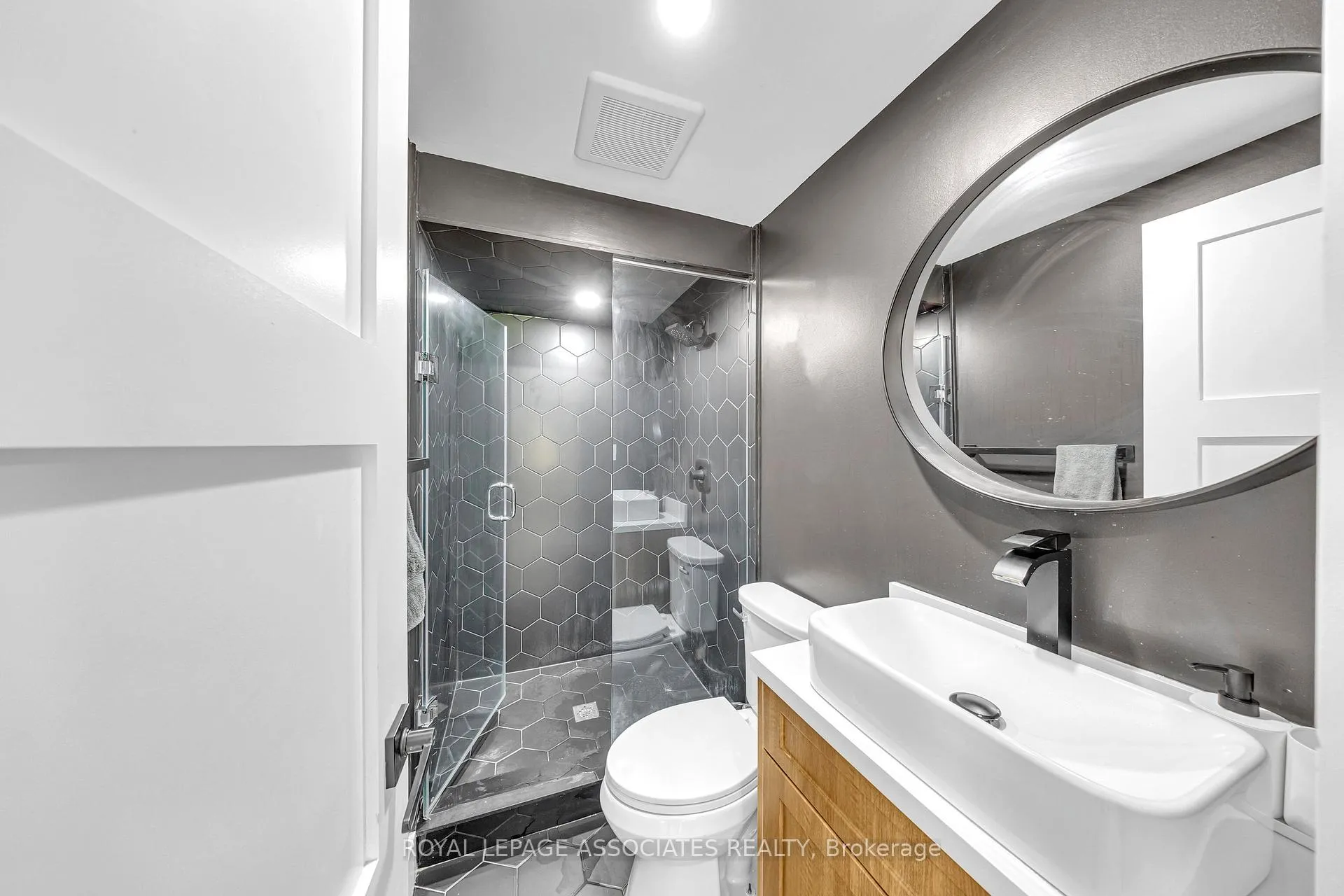 Photo 16 of 57 Poplar Crescent, Ramara, Rural Ramara — HOMEH