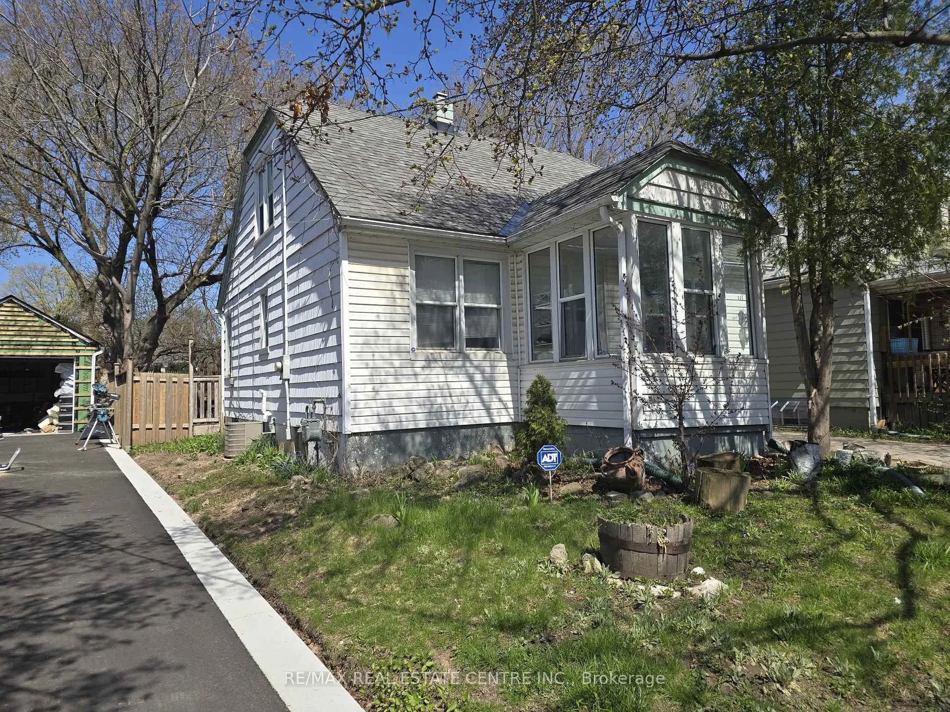 Photo 2 of 131 Stewart Street, Oakville, Central — HOMEH