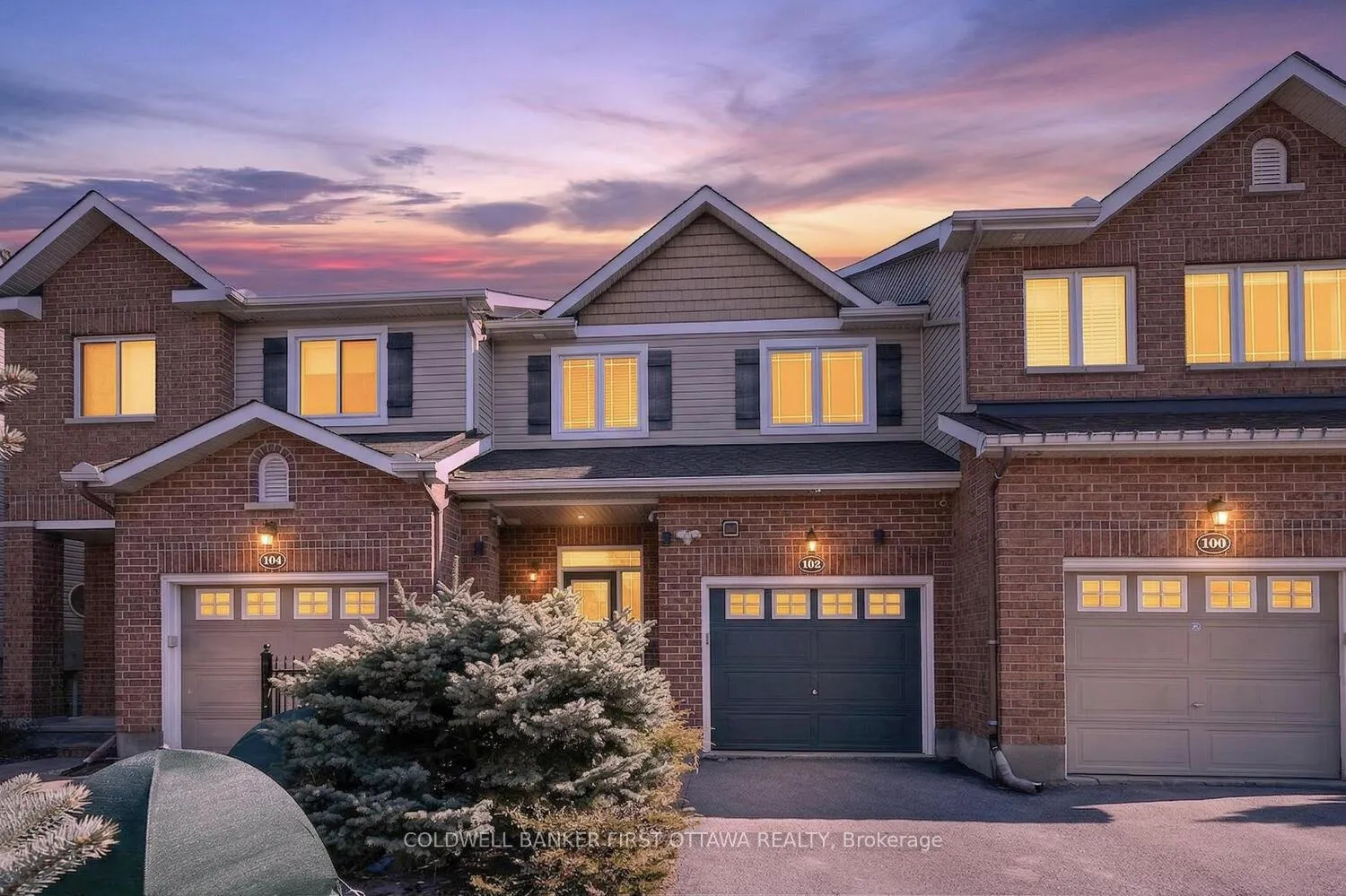 Front of 102 Windance Crescent