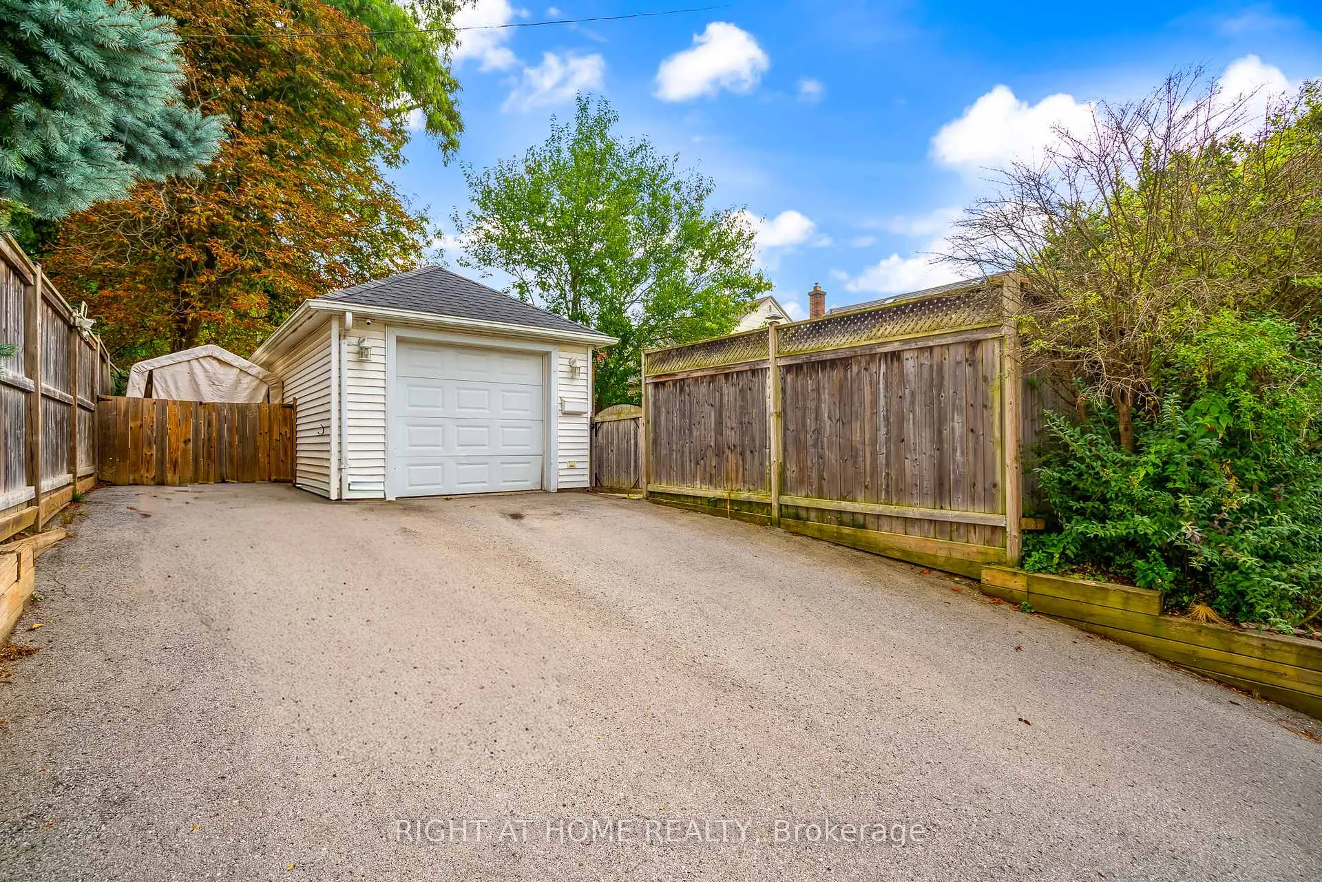 Photo 2 of 5201 Valley Way, Niagara Falls, Cherrywood — HOMEH