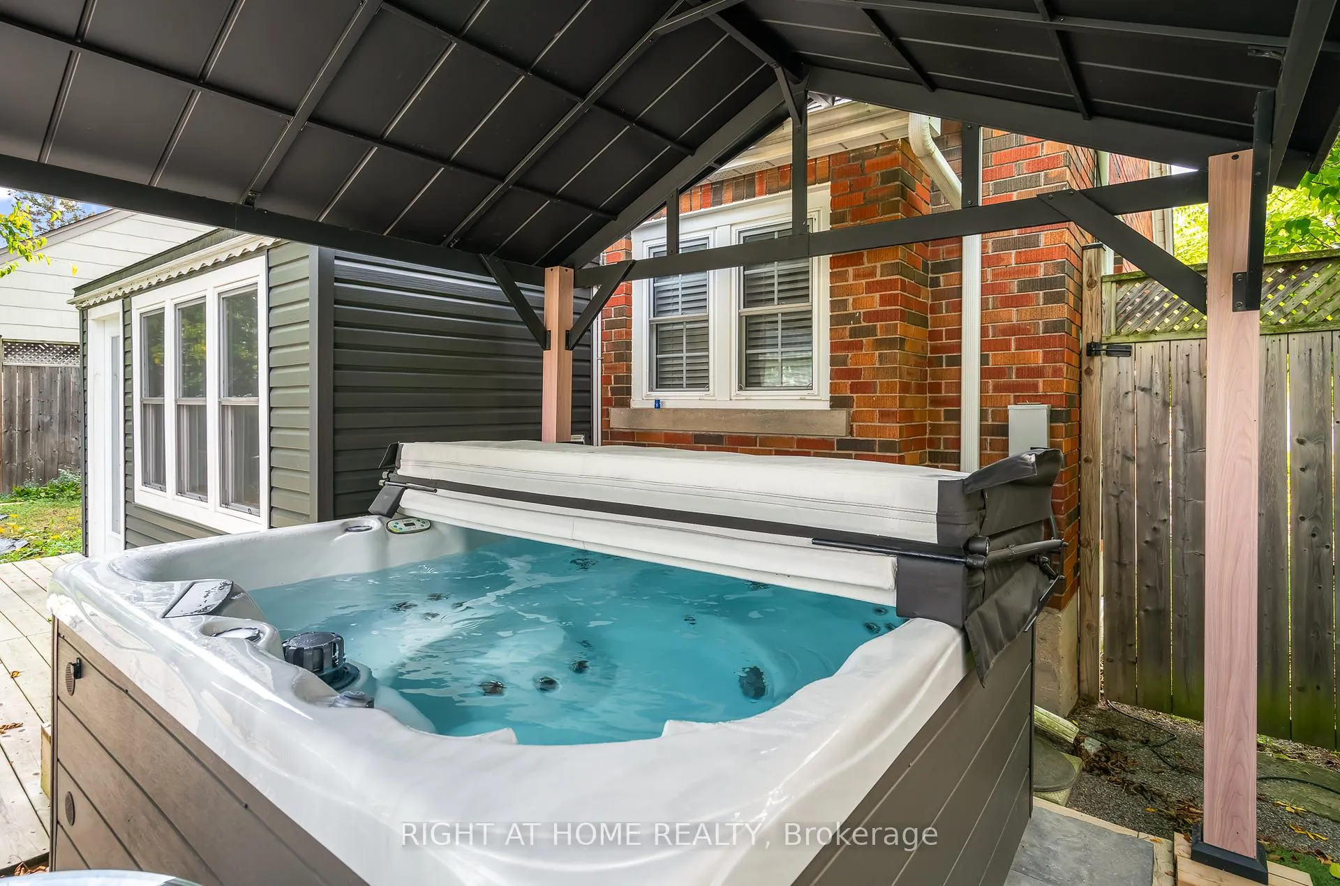 Photo 4 of 5201 Valley Way, Niagara Falls, Cherrywood — HOMEH