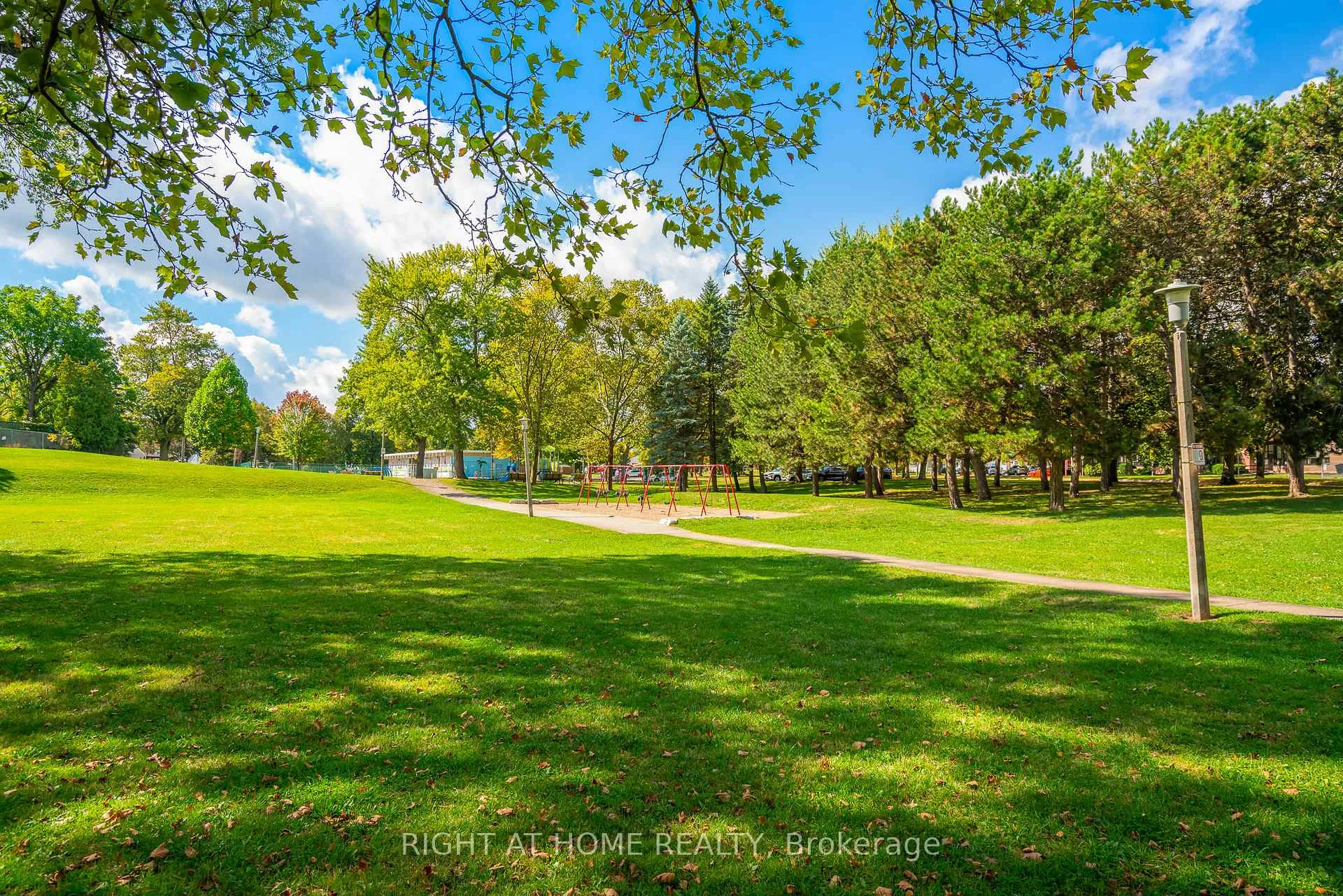 Photo 5 of 5201 Valley Way, Niagara Falls, Cherrywood — HOMEH