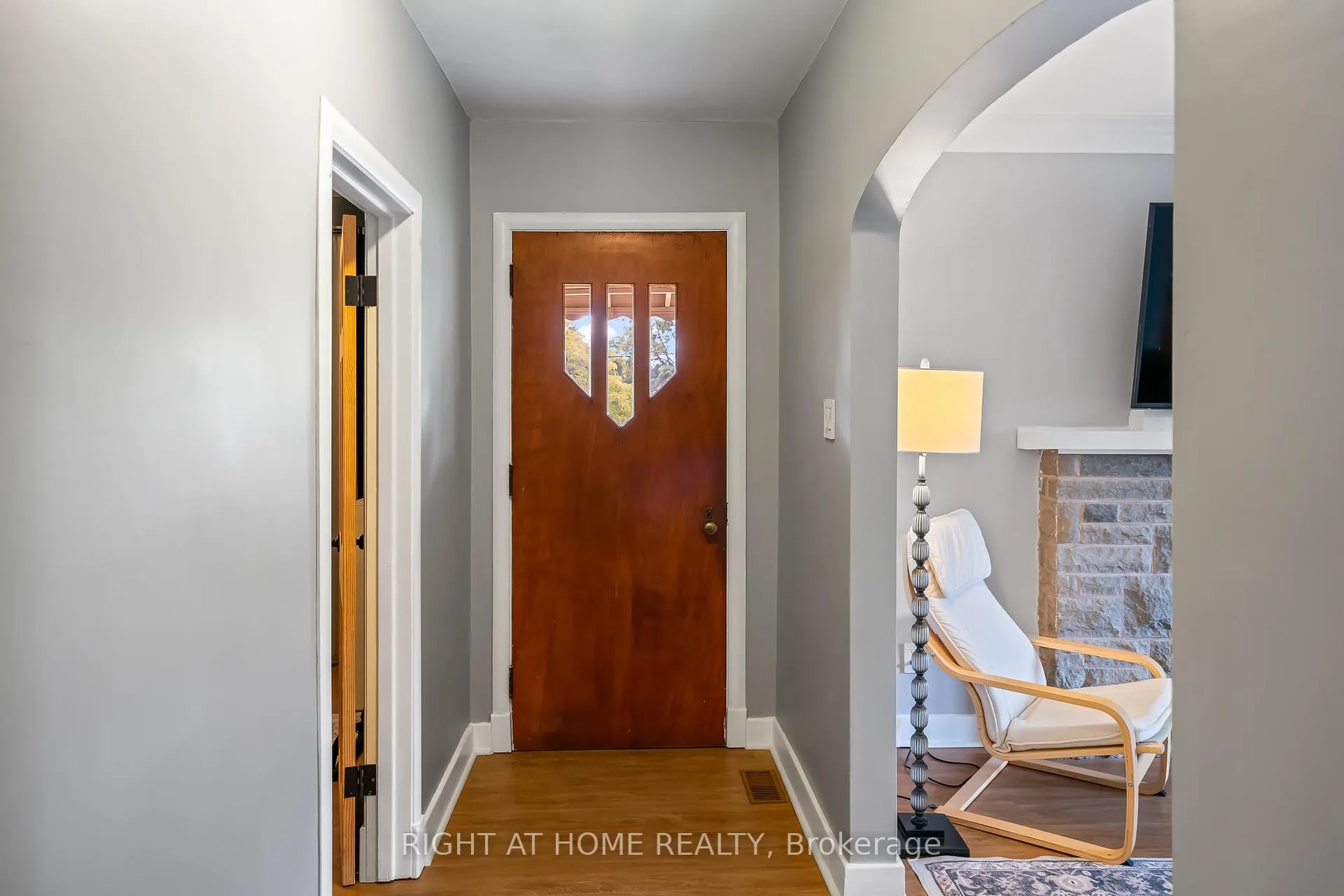 Photo 7 of 5201 Valley Way, Niagara Falls, Cherrywood — HOMEH