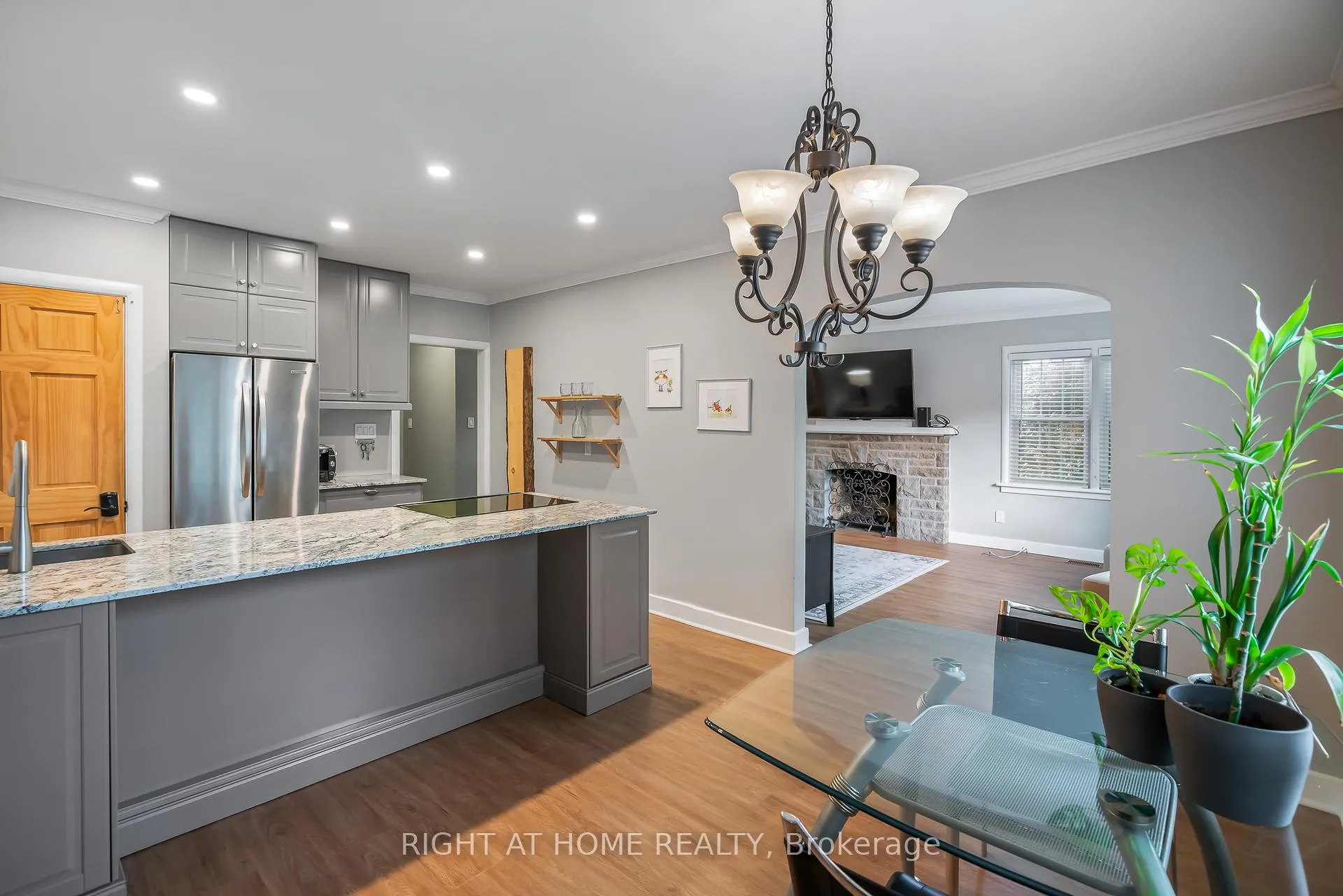 Photo 11 of 5201 Valley Way, Niagara Falls, Cherrywood — HOMEH