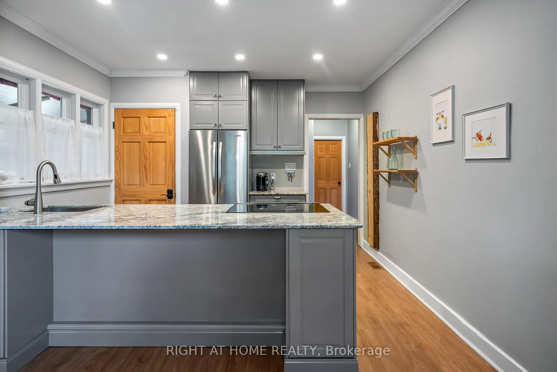 Photo 12 of 5201 Valley Way, Niagara Falls, Cherrywood — HOMEH
