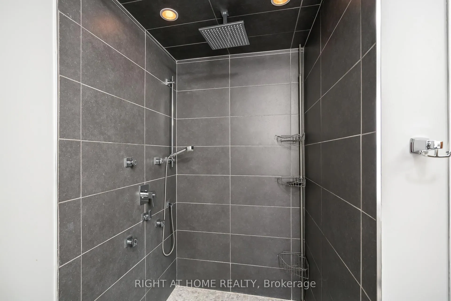 Photo 19 of 5201 Valley Way, Niagara Falls, Cherrywood — HOMEH