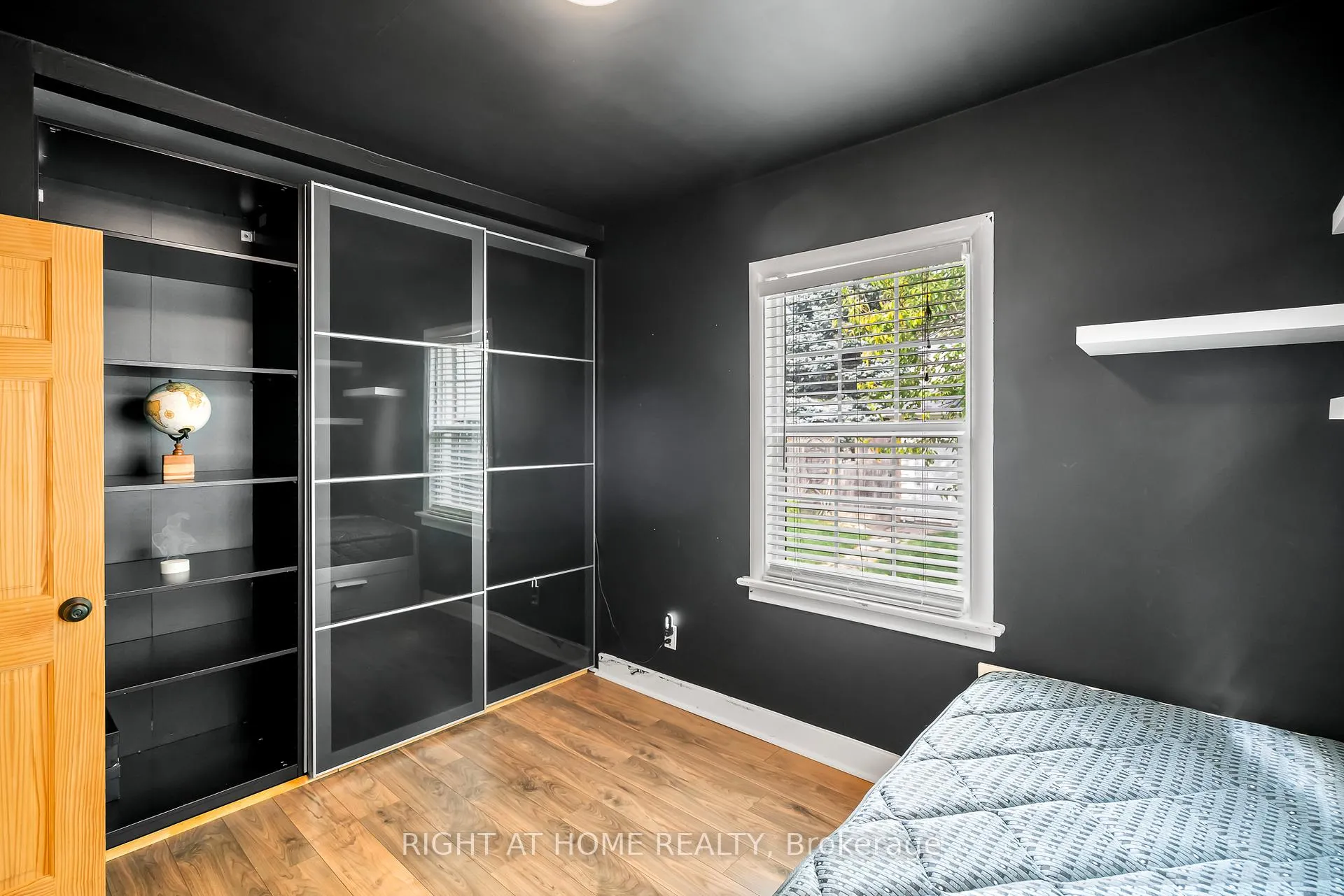 Photo 20 of 5201 Valley Way, Niagara Falls, Cherrywood — HOMEH