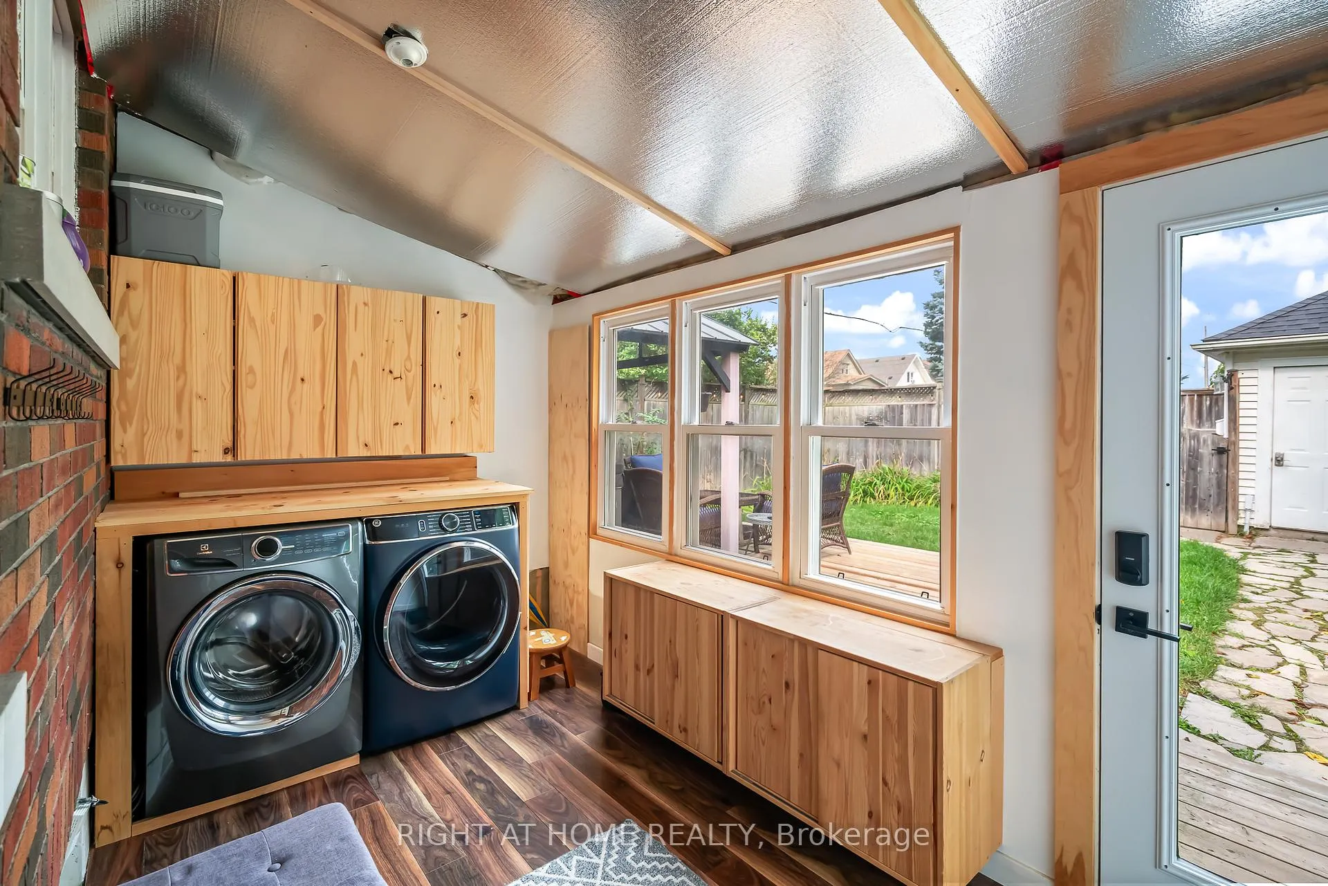 Photo 21 of 5201 Valley Way, Niagara Falls, Cherrywood — HOMEH