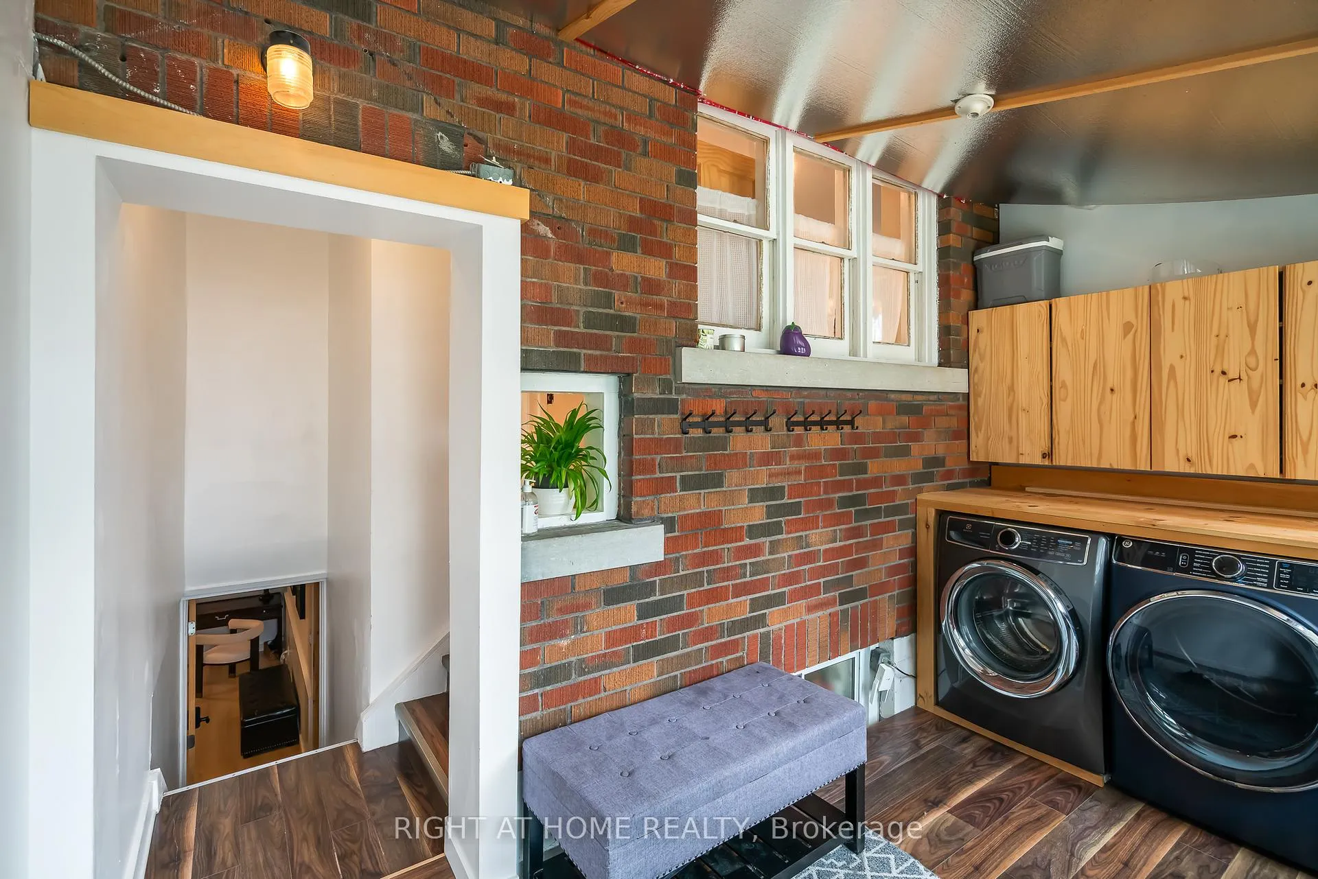 Photo 22 of 5201 Valley Way, Niagara Falls, Cherrywood — HOMEH