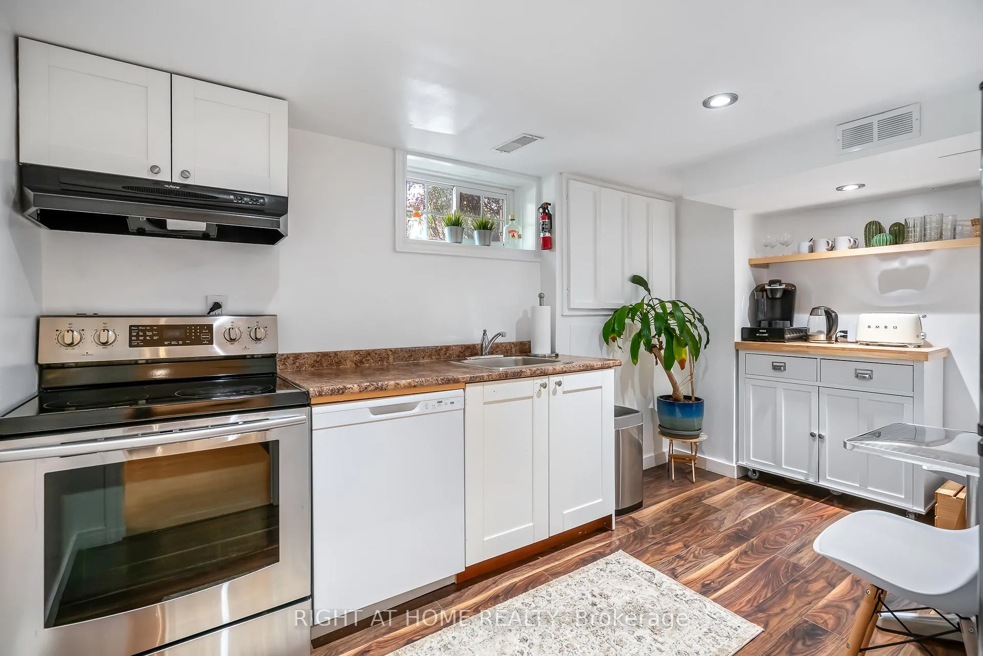 Photo 24 of 5201 Valley Way, Niagara Falls, Cherrywood — HOMEH