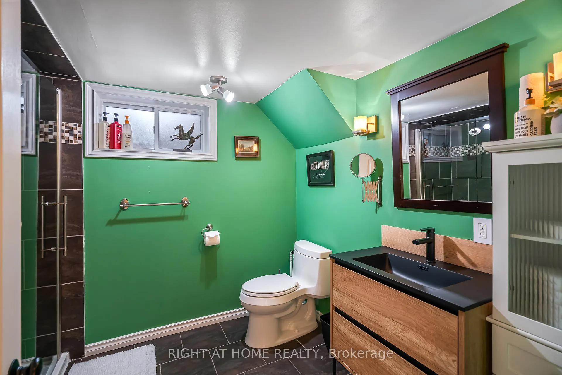 Photo 29 of 5201 Valley Way, Niagara Falls, Cherrywood — HOMEH