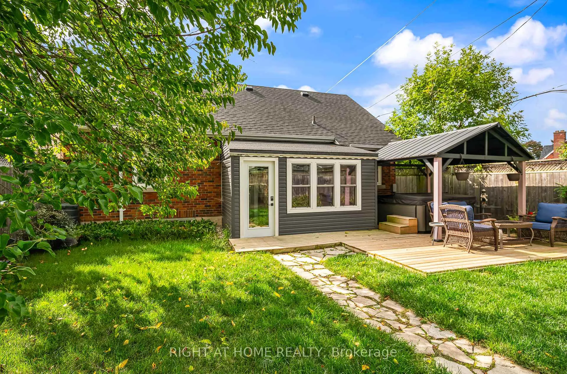 Photo 31 of 5201 Valley Way, Niagara Falls, Cherrywood — HOMEH