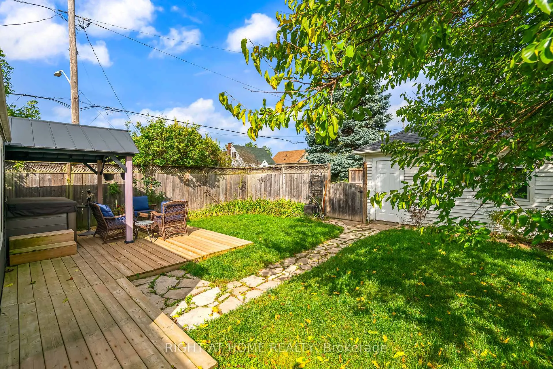 Photo 33 of 5201 Valley Way, Niagara Falls, Cherrywood — HOMEH