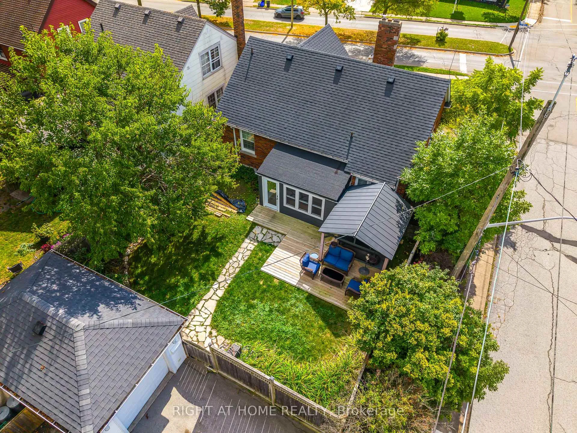 Photo 34 of 5201 Valley Way, Niagara Falls, Cherrywood — HOMEH