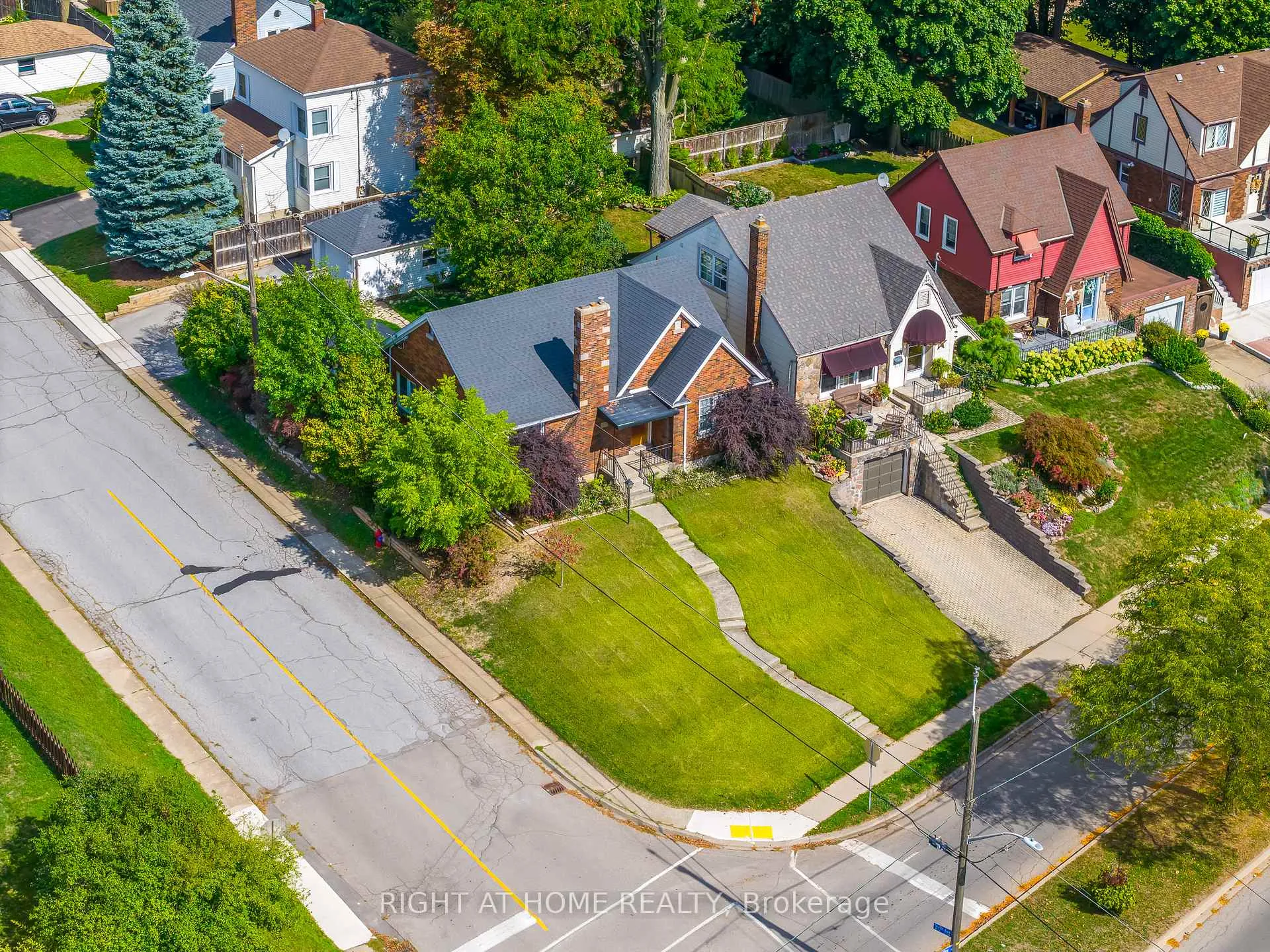 Photo 36 of 5201 Valley Way, Niagara Falls, Cherrywood — HOMEH
