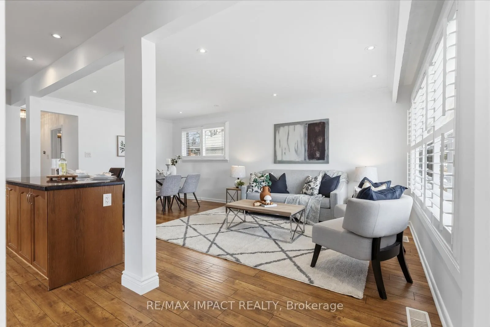 Photo 3 of 918 McCullough Drive, Whitby, Downtown Whitby — HOMEH