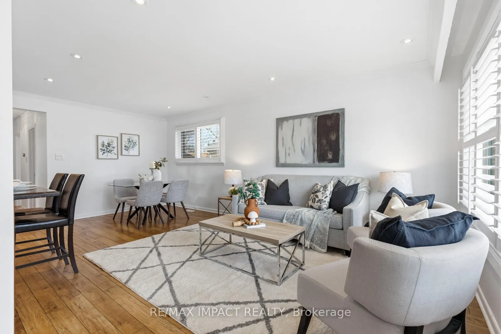 Photo 4 of 918 McCullough Drive, Whitby, Downtown Whitby — HOMEH