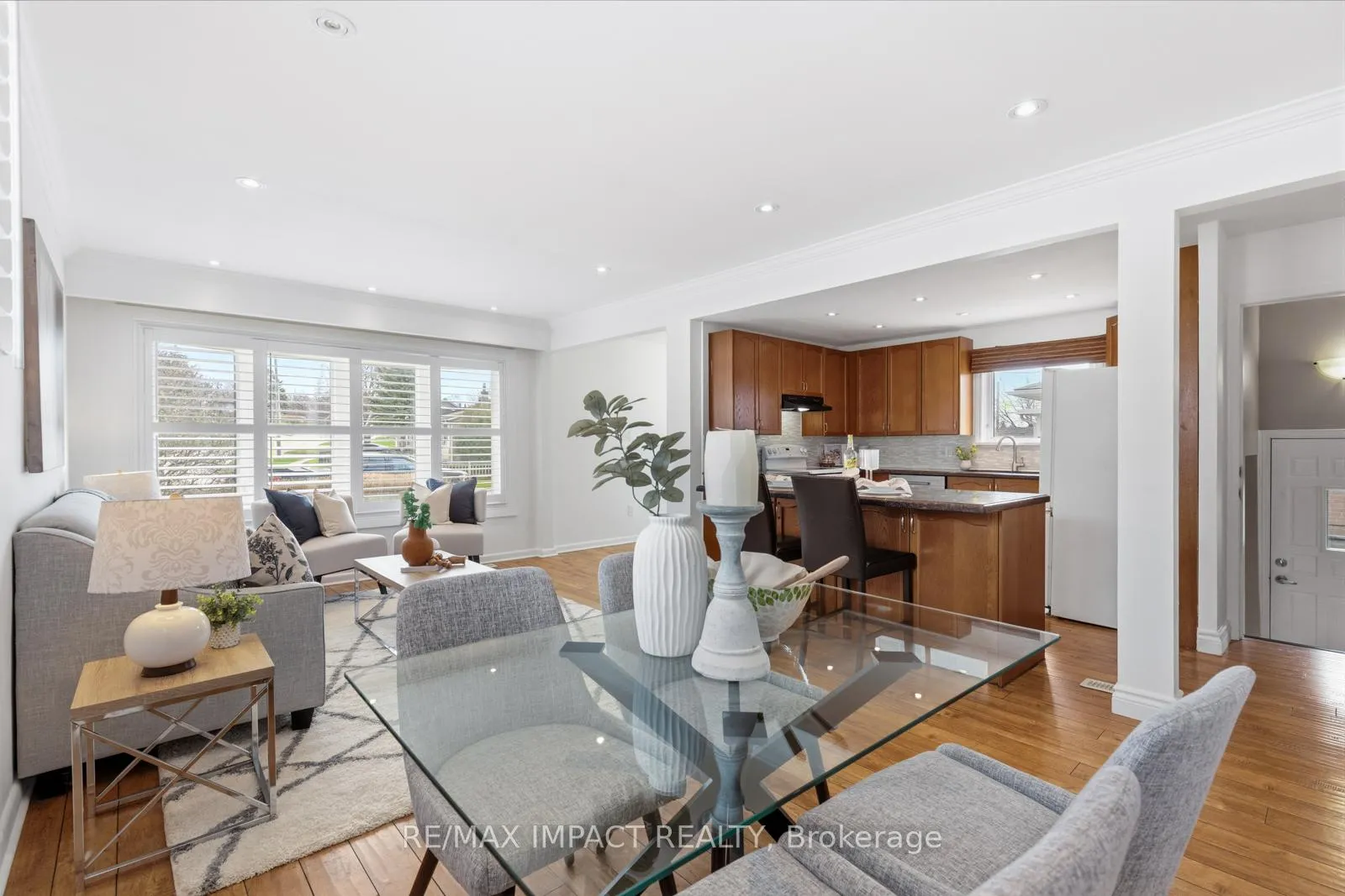 Photo 8 of 918 McCullough Drive, Whitby, Downtown Whitby — HOMEH