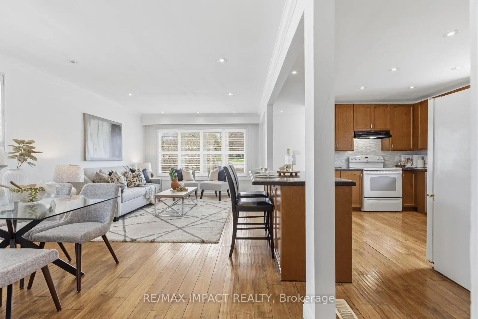 Photo 13 of 918 McCullough Drive, Whitby, Downtown Whitby — HOMEH