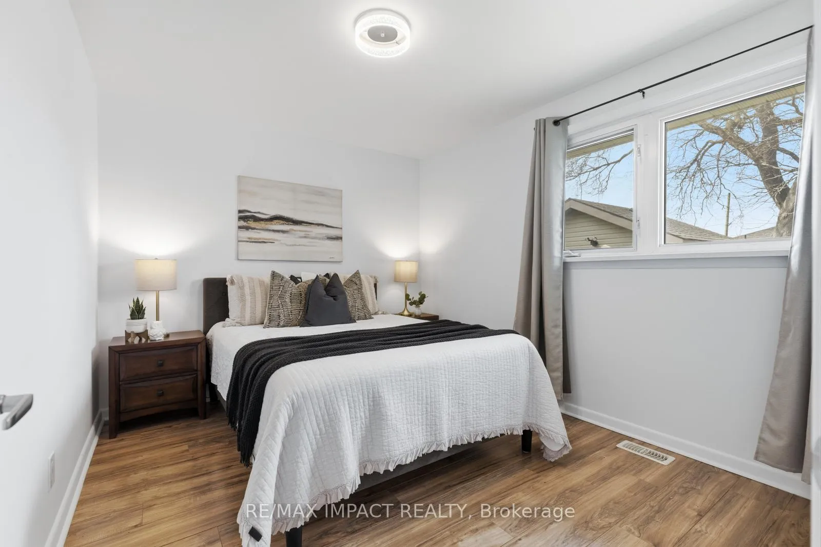 Photo 14 of 918 McCullough Drive, Whitby, Downtown Whitby — HOMEH