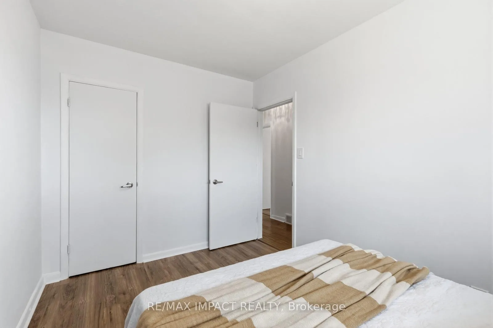 Photo 17 of 918 McCullough Drive, Whitby, Downtown Whitby — HOMEH