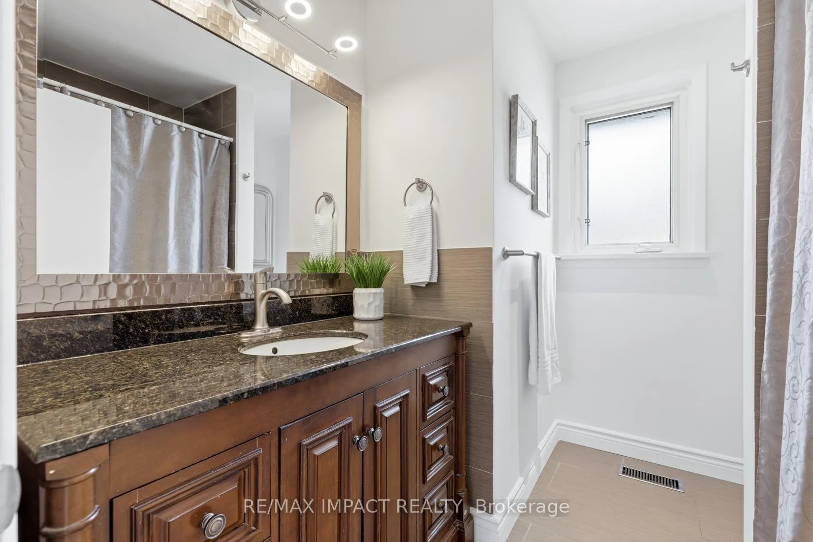 Photo 20 of 918 McCullough Drive, Whitby, Downtown Whitby — HOMEH