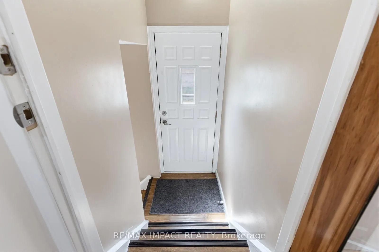 Photo 21 of 918 McCullough Drive, Whitby, Downtown Whitby — HOMEH