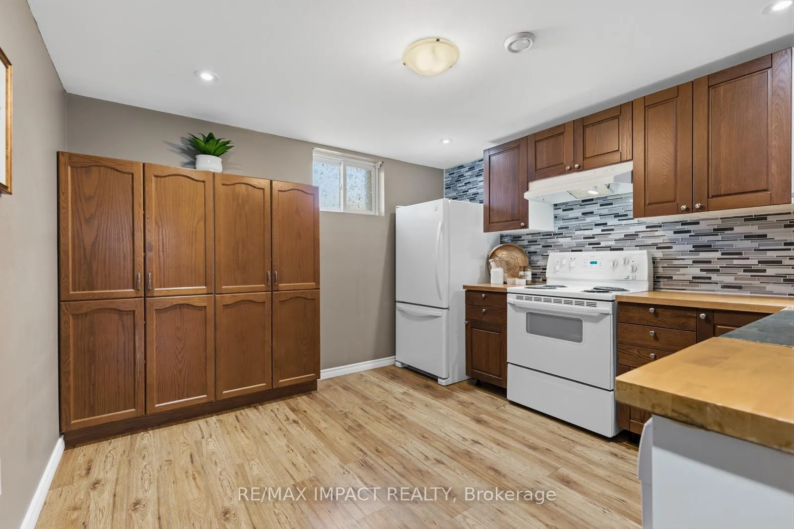 Photo 26 of 918 McCullough Drive, Whitby, Downtown Whitby — HOMEH
