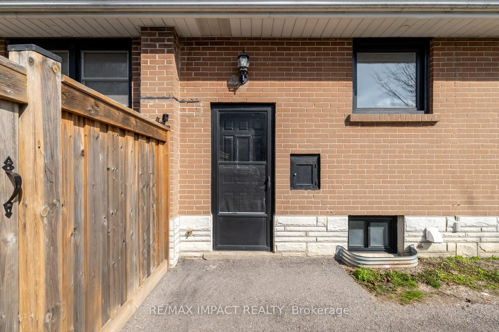 Photo 32 of 918 McCullough Drive, Whitby, Downtown Whitby — HOMEH