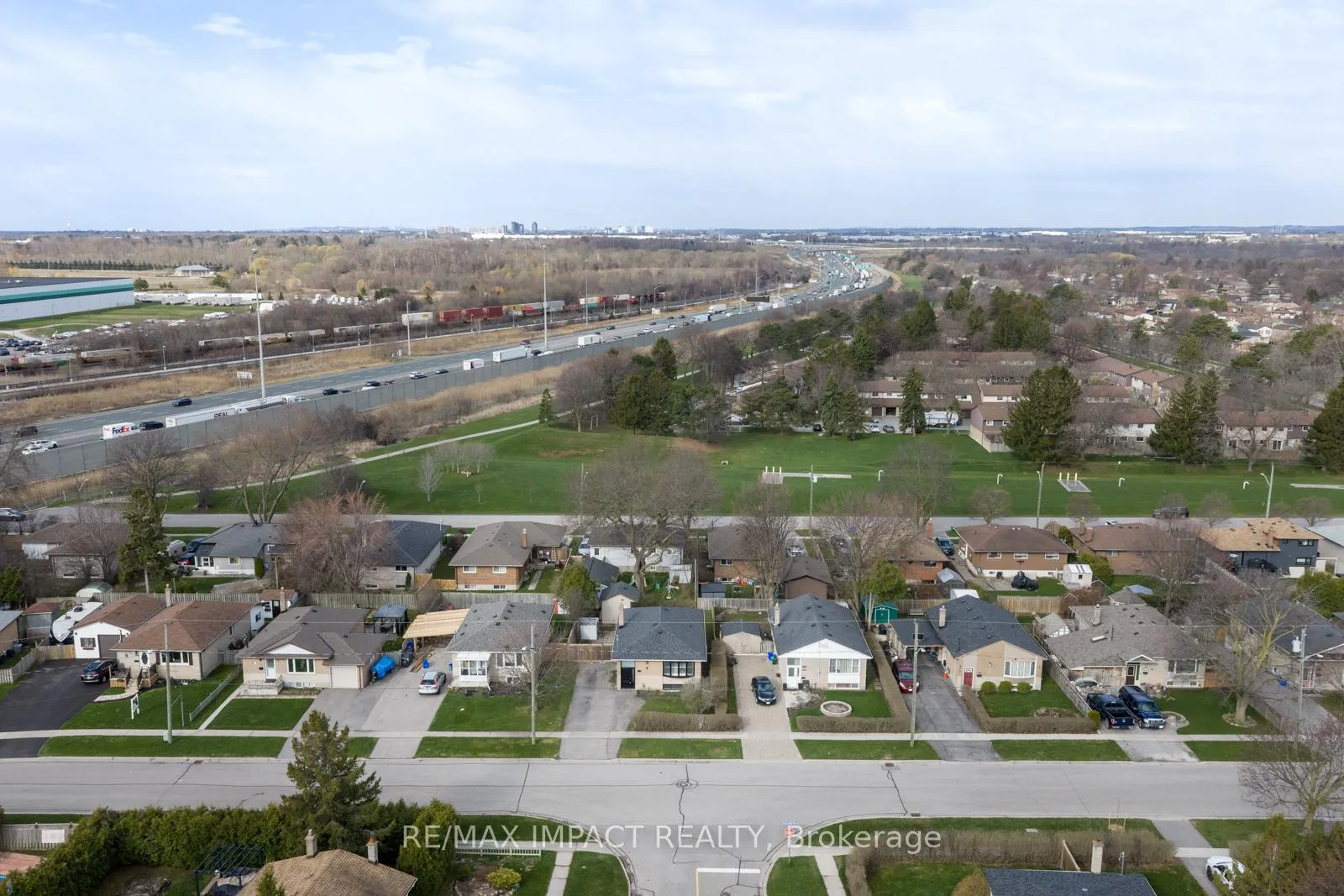 Photo 37 of 918 McCullough Drive, Whitby, Downtown Whitby — HOMEH