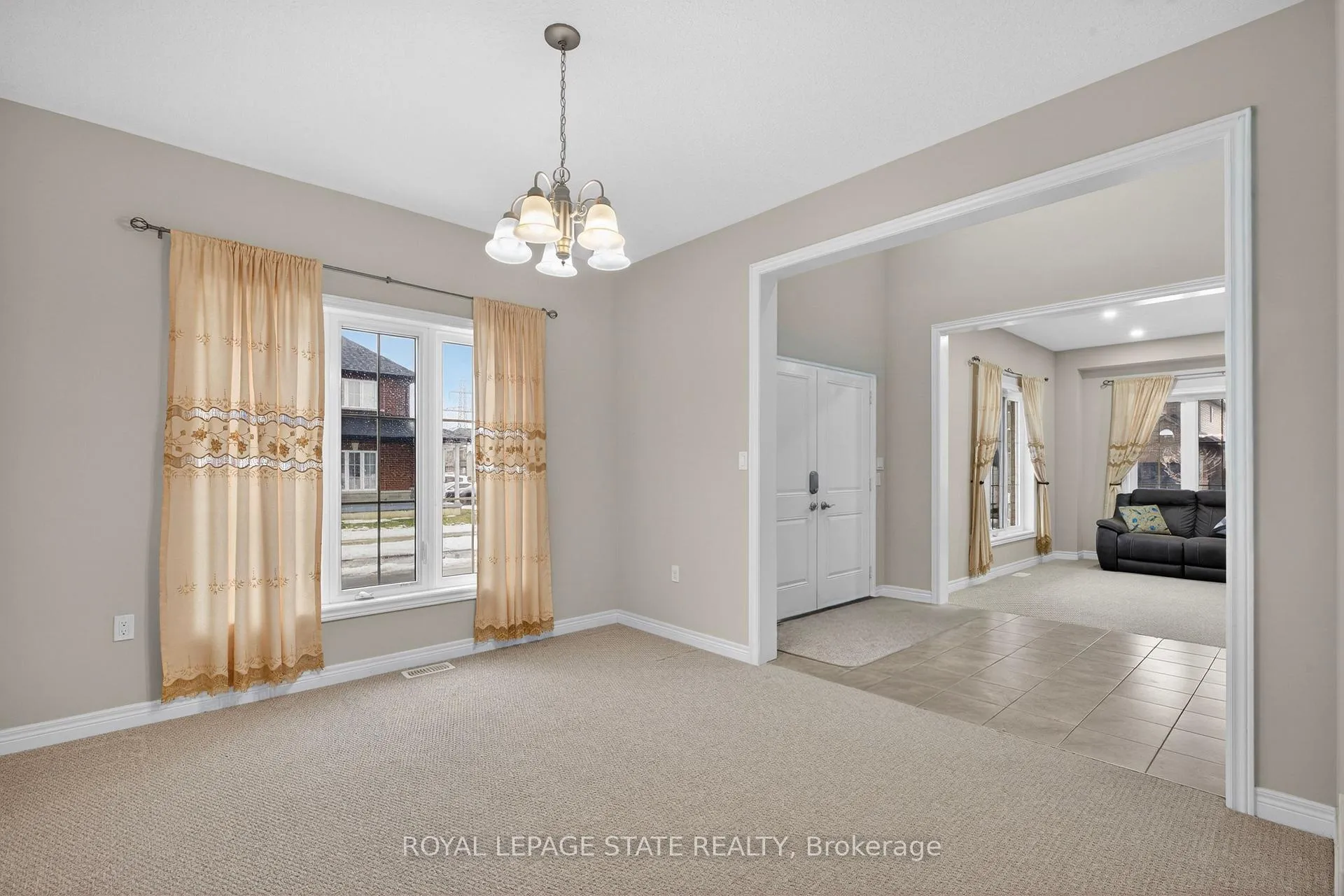Photo 3 of 79 Dolomiti Court, Hamilton, Stoney Creek — HOMEH
