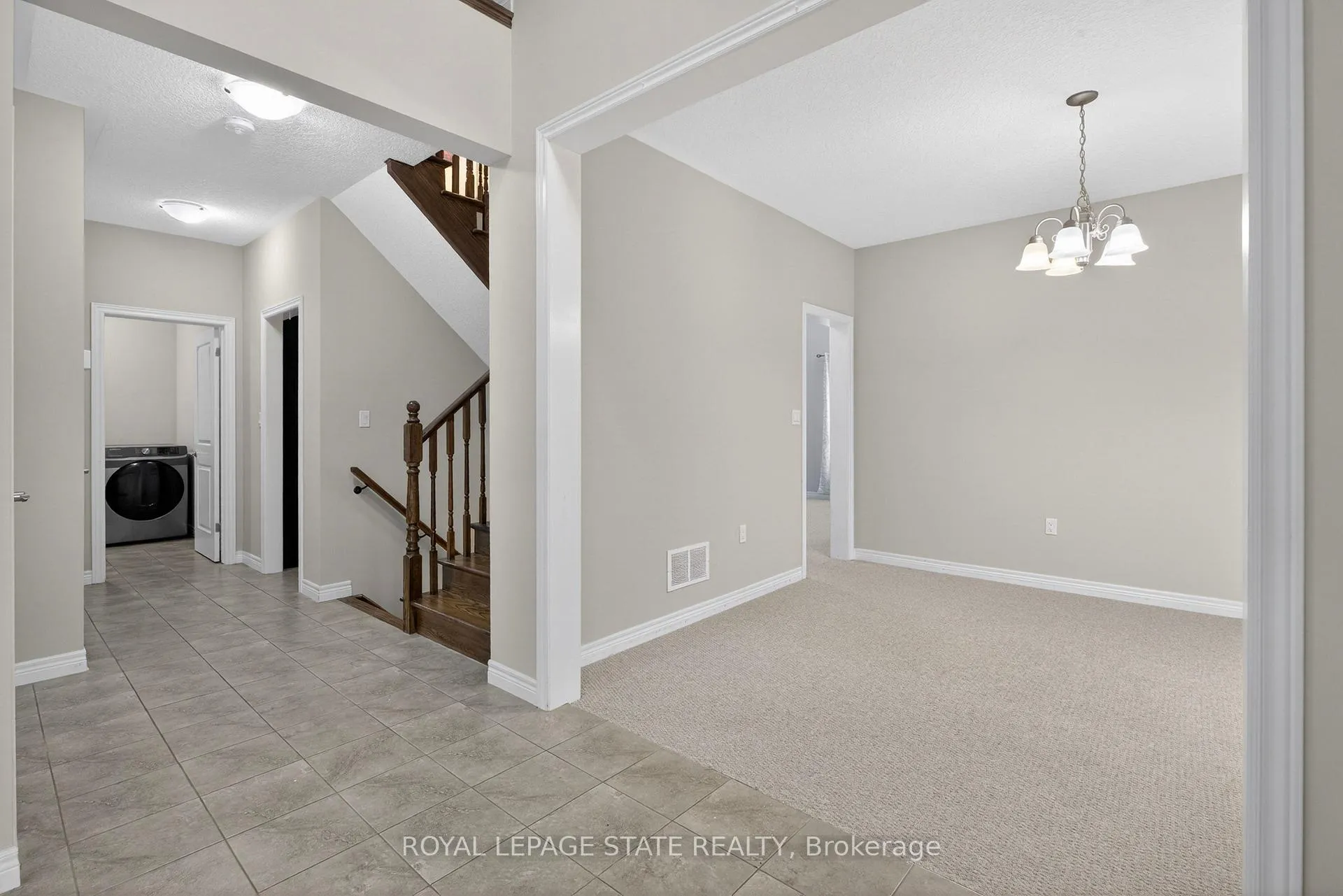 Photo 5 of 79 Dolomiti Court, Hamilton, Stoney Creek — HOMEH