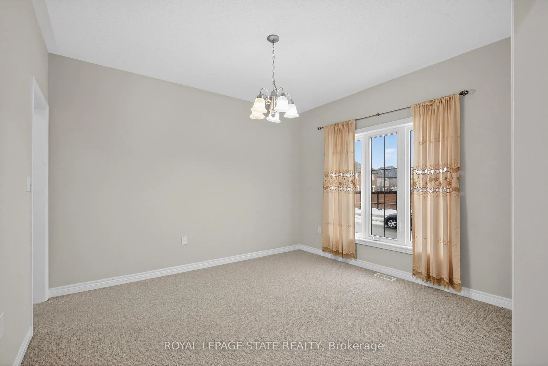 Photo 8 of 79 Dolomiti Court, Hamilton, Stoney Creek — HOMEH