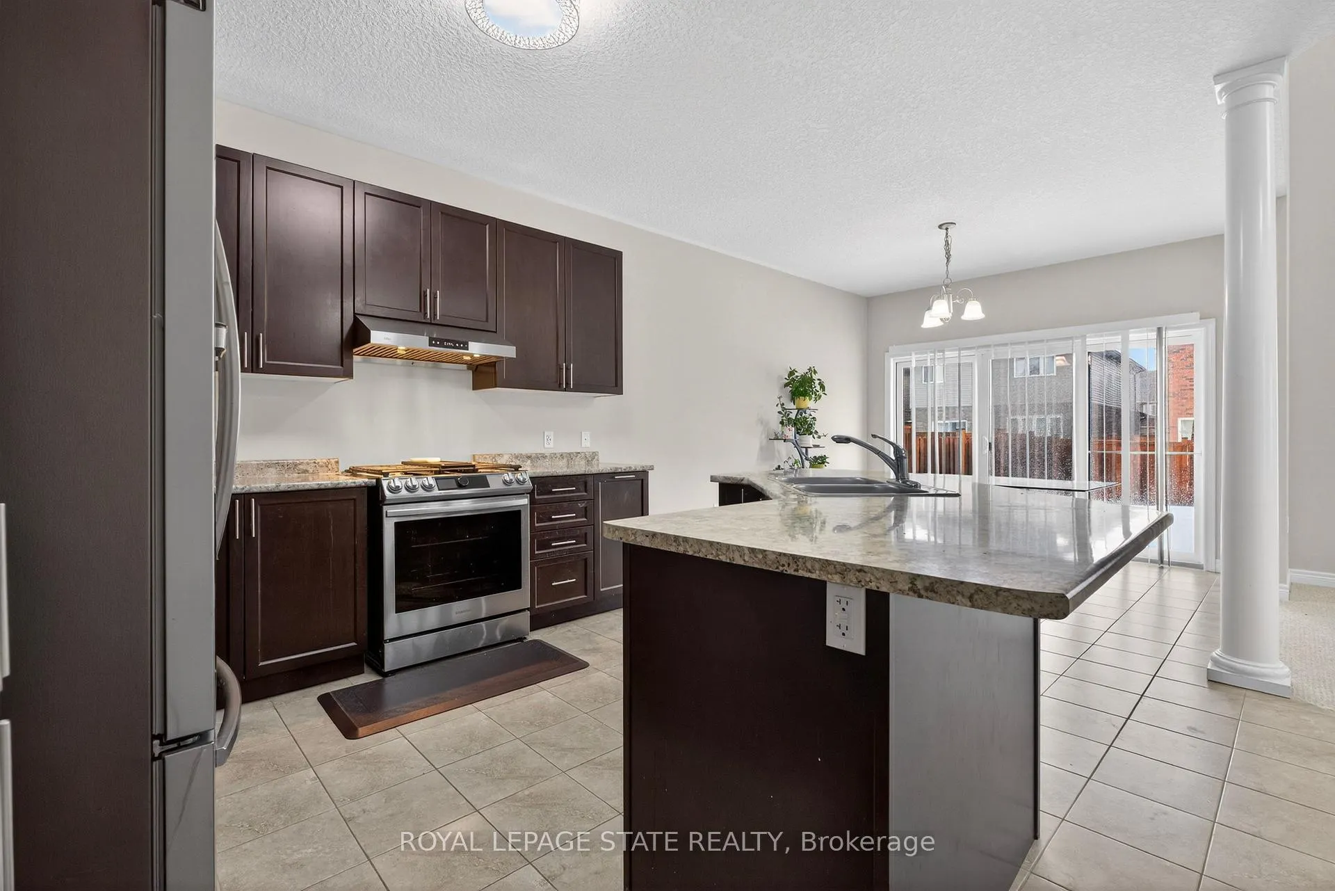 Photo 9 of 79 Dolomiti Court, Hamilton, Stoney Creek — HOMEH