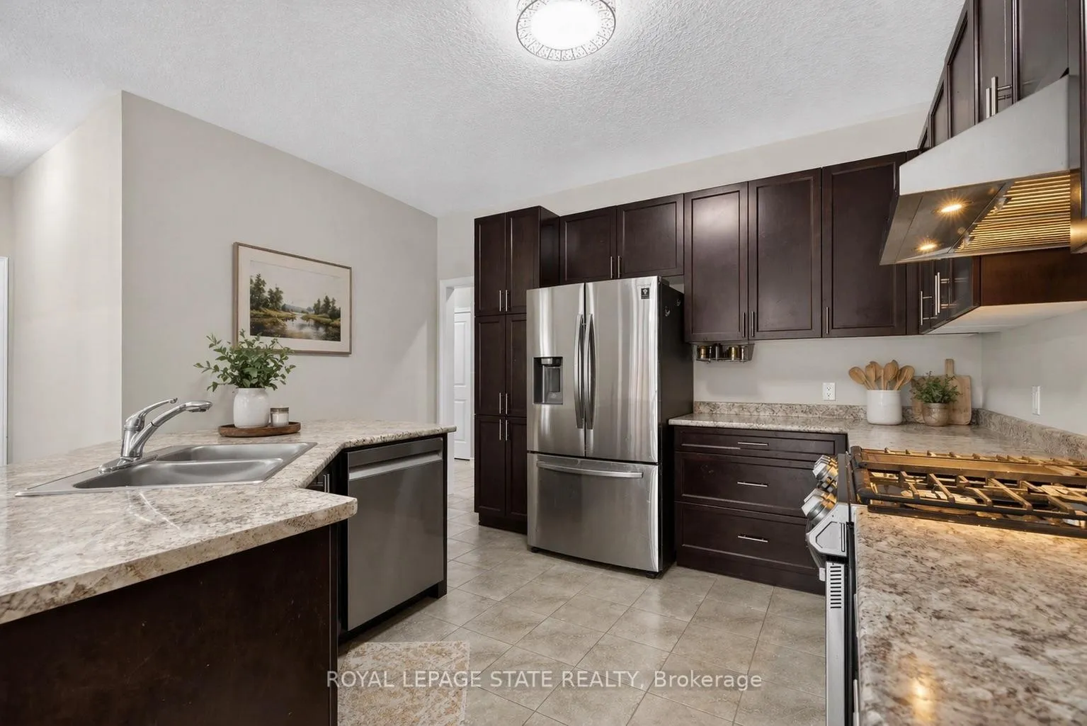 Photo 10 of 79 Dolomiti Court, Hamilton, Stoney Creek — HOMEH