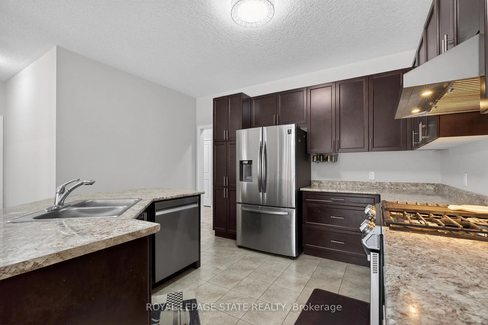 Photo 11 of 79 Dolomiti Court, Hamilton, Stoney Creek — HOMEH