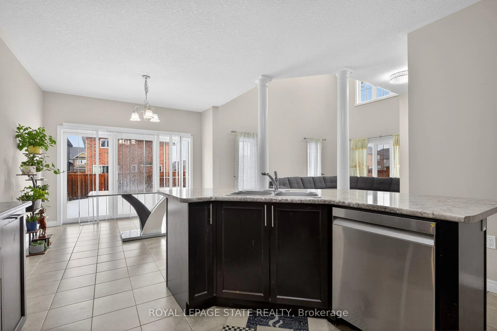 Photo 13 of 79 Dolomiti Court, Hamilton, Stoney Creek — HOMEH