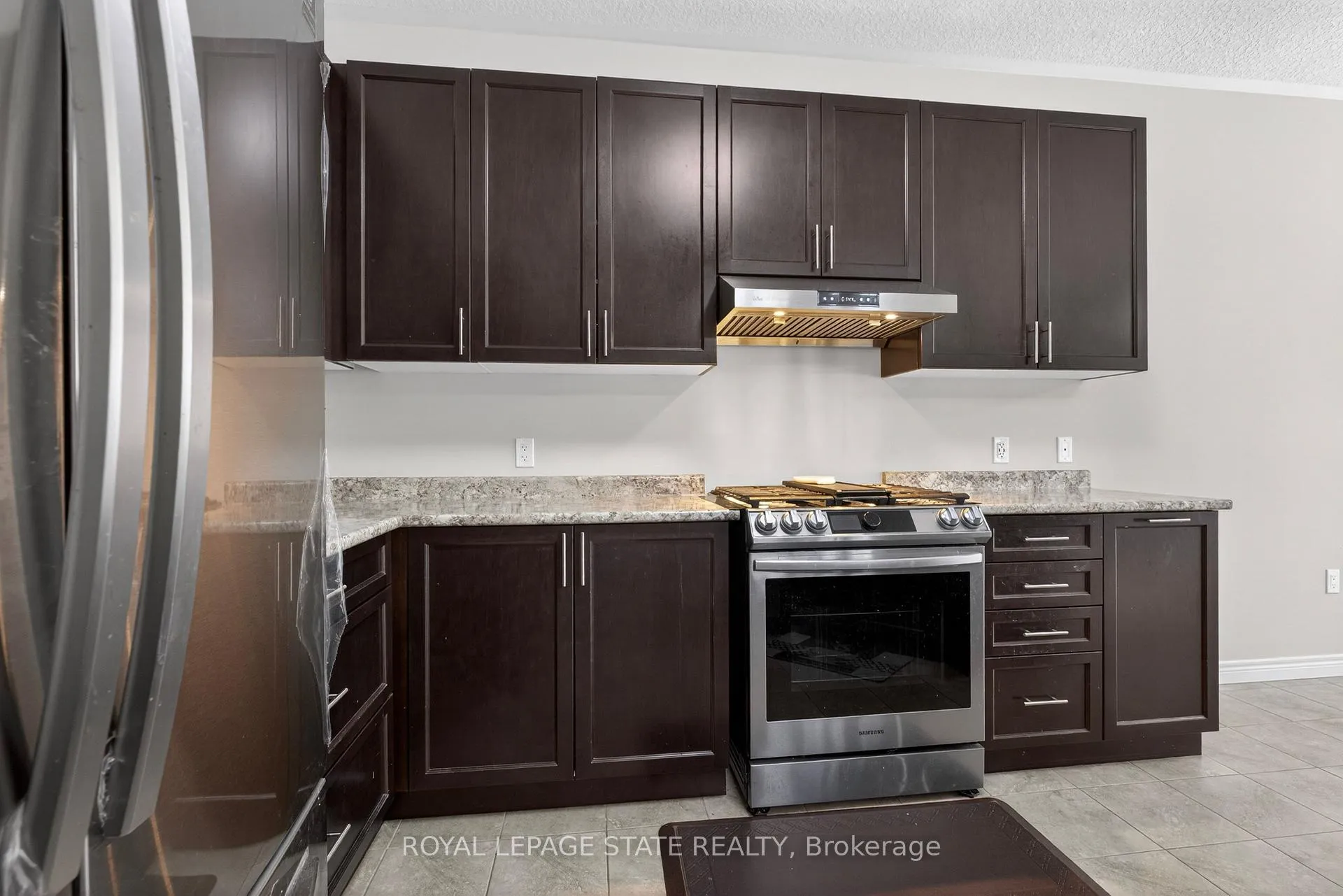 Photo 16 of 79 Dolomiti Court, Hamilton, Stoney Creek — HOMEH