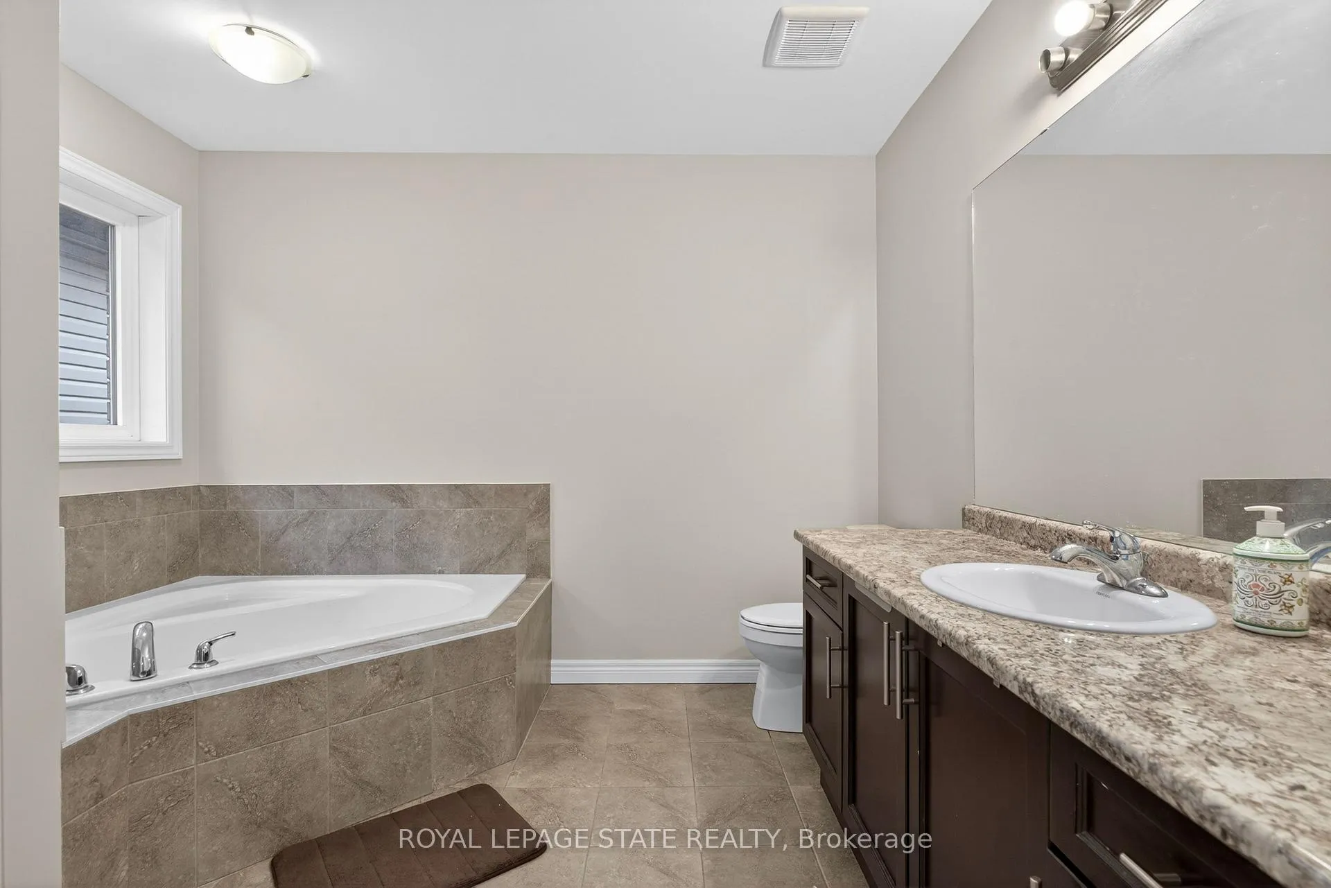 Photo 36 of 79 Dolomiti Court, Hamilton, Stoney Creek — HOMEH