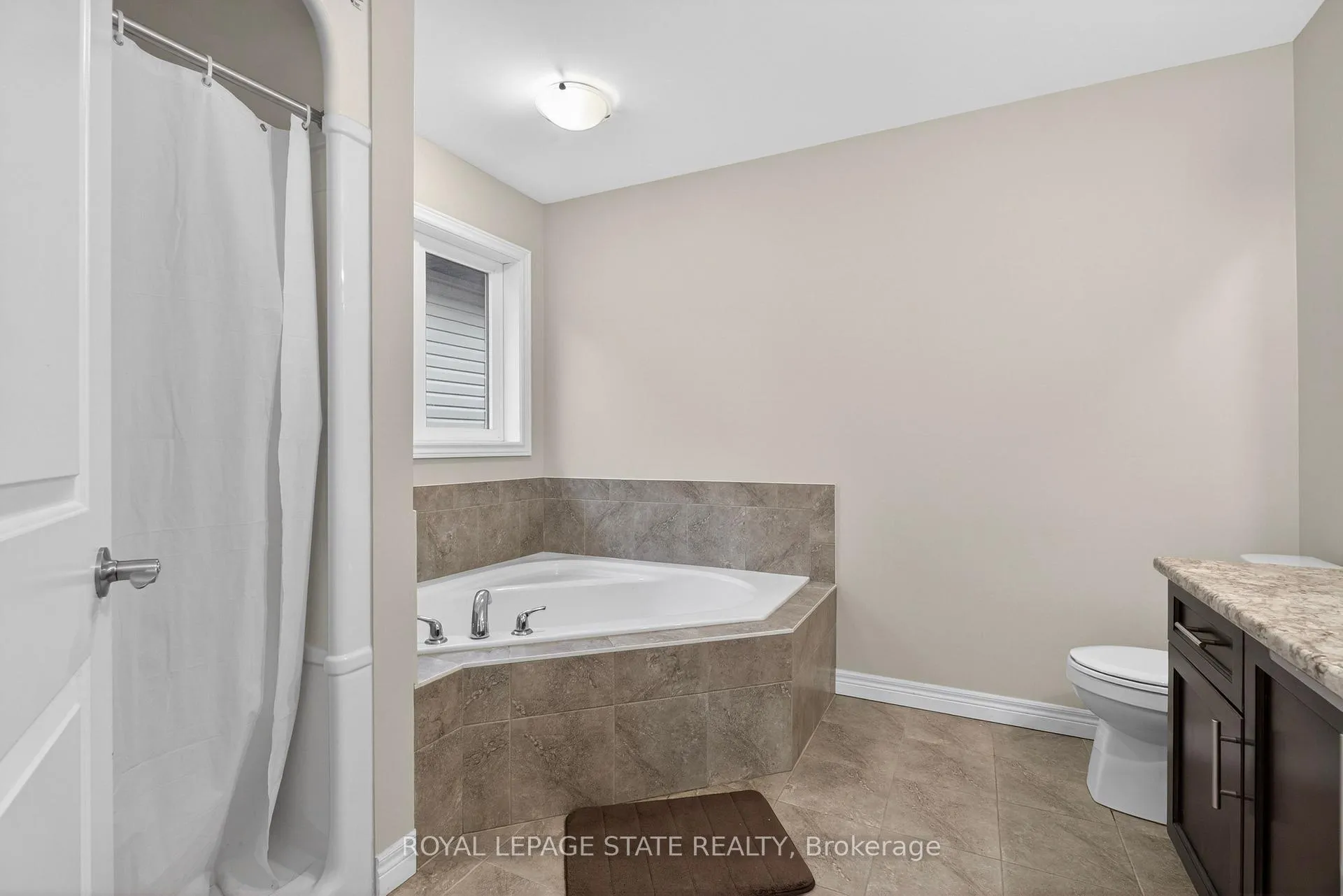 Photo 37 of 79 Dolomiti Court, Hamilton, Stoney Creek — HOMEH