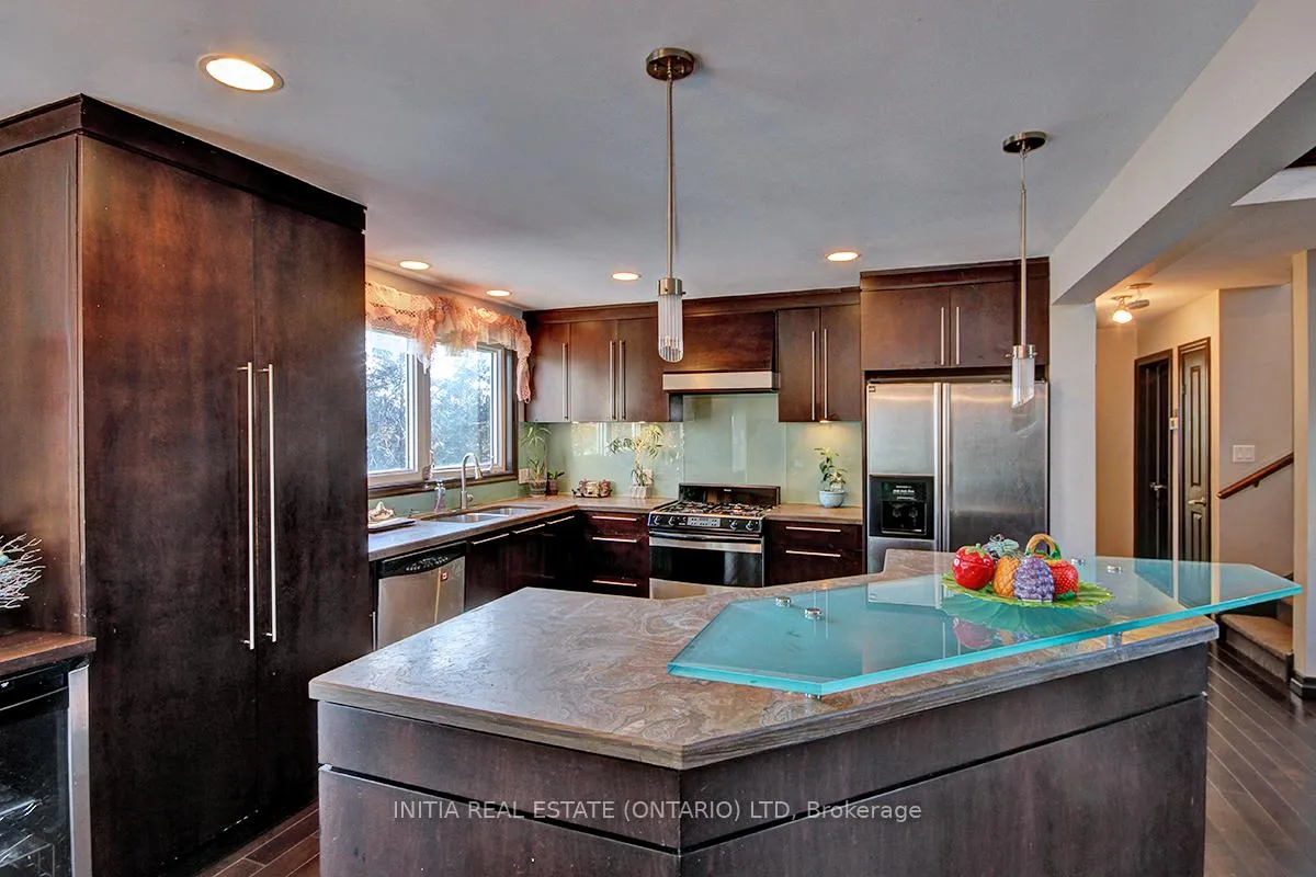 Photo 10 of 754 Riverside Drive, London, North Q — HOMEH